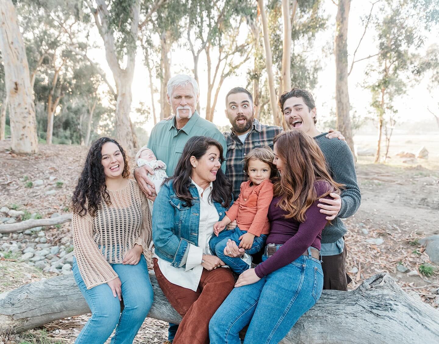 When everyone does a silly face except for the one who&rsquo;s always doing silly faces 😜 what&rsquo;s not to love about that little smirk though!

More photos from my time with the Schmidt family are up on the blog today! Link in bio.