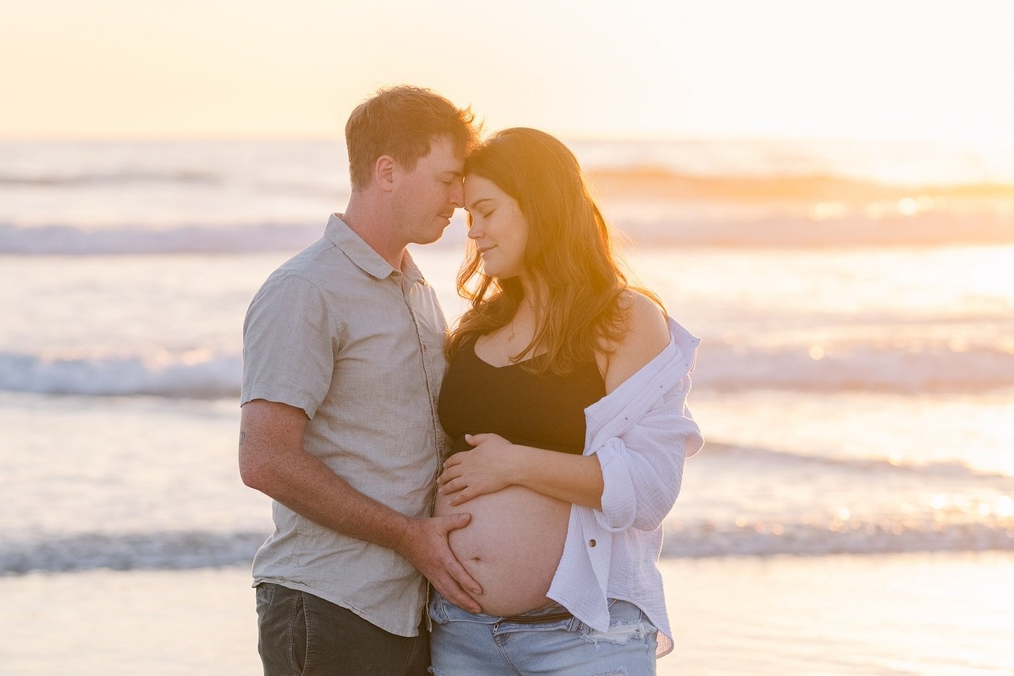 When your bestie asks you to take maternity photos 🥰😍🤩 Can&rsquo;t wait to meet this lil baby soon!

More photos are up on the blog ✨