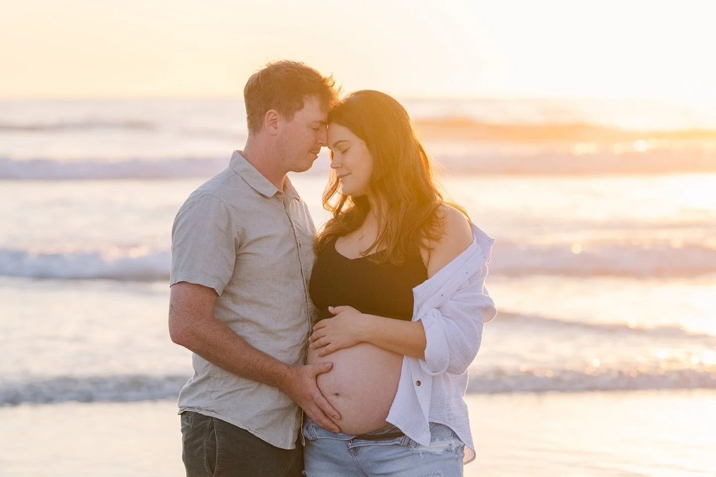 When your bestie asks you to take maternity photos 🥰😍🤩 Can&rsquo;t wait to meet this lil baby soon!

More photos are up on the blog ✨