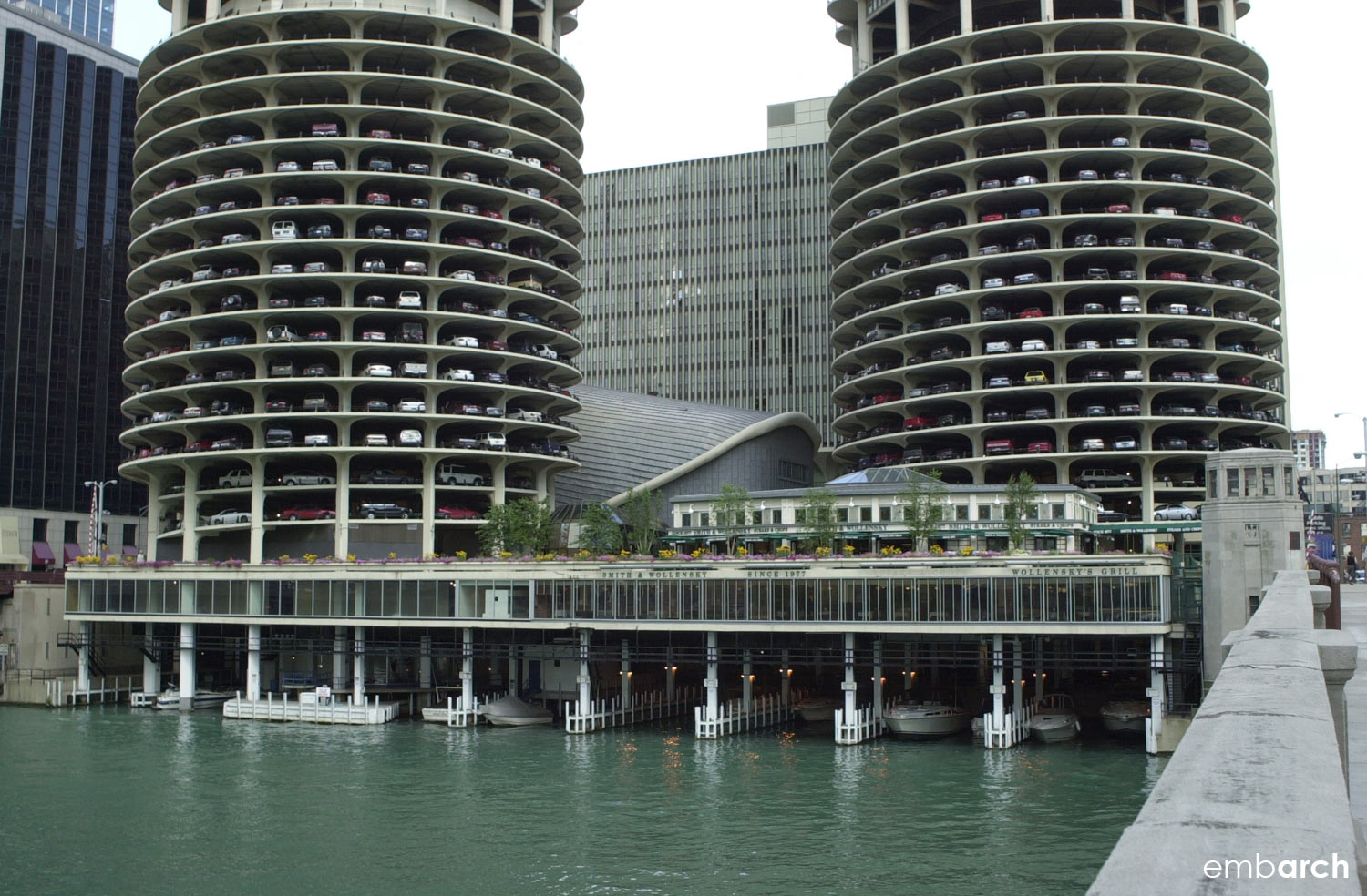 Chicago, IL, USA – September 25, 2015: Marina City Towers In Downtown  Chicago. Buildings For Parking. Stock Photo, Picture and Royalty Free  Image. Image 147543365.