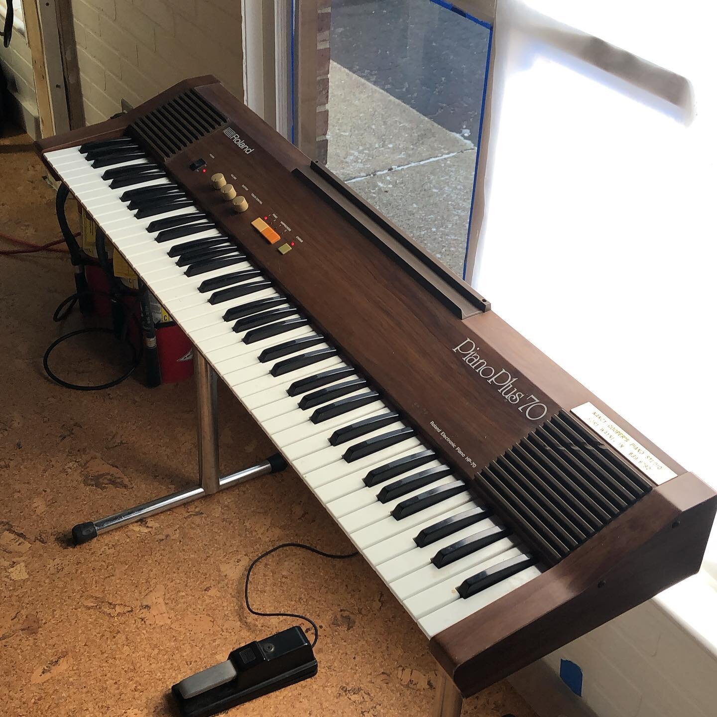 Welcome to the orphanage. This early 80&rsquo;s @rolandglobal Roland Piano Plus 70 was dropped off yesterday. The first acquisition for the new location. It needed it&rsquo;s switches cleaned and will need a new power cord. The chorus is cool and the