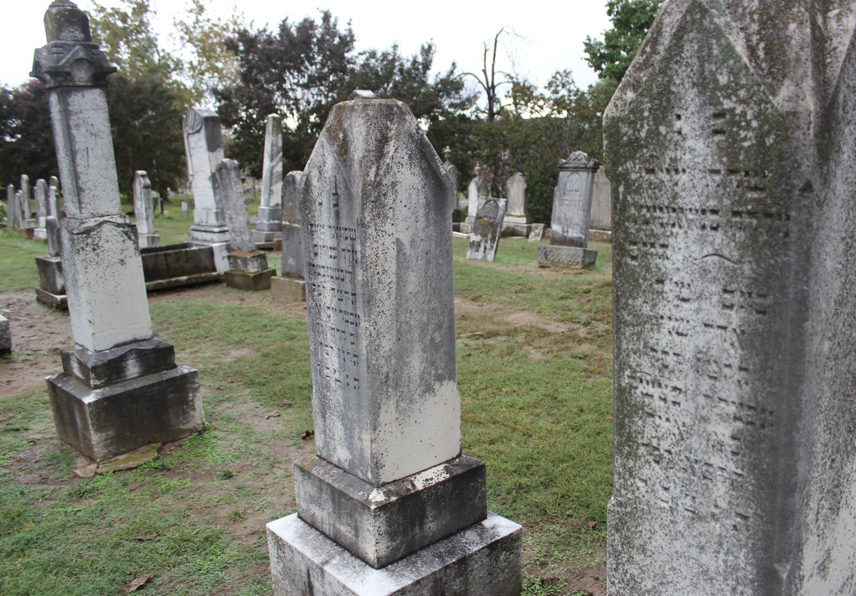 Oakland-Cemetery0_0d1b6608-5056-a36a-09474cfd2b7d96f8.jpg
