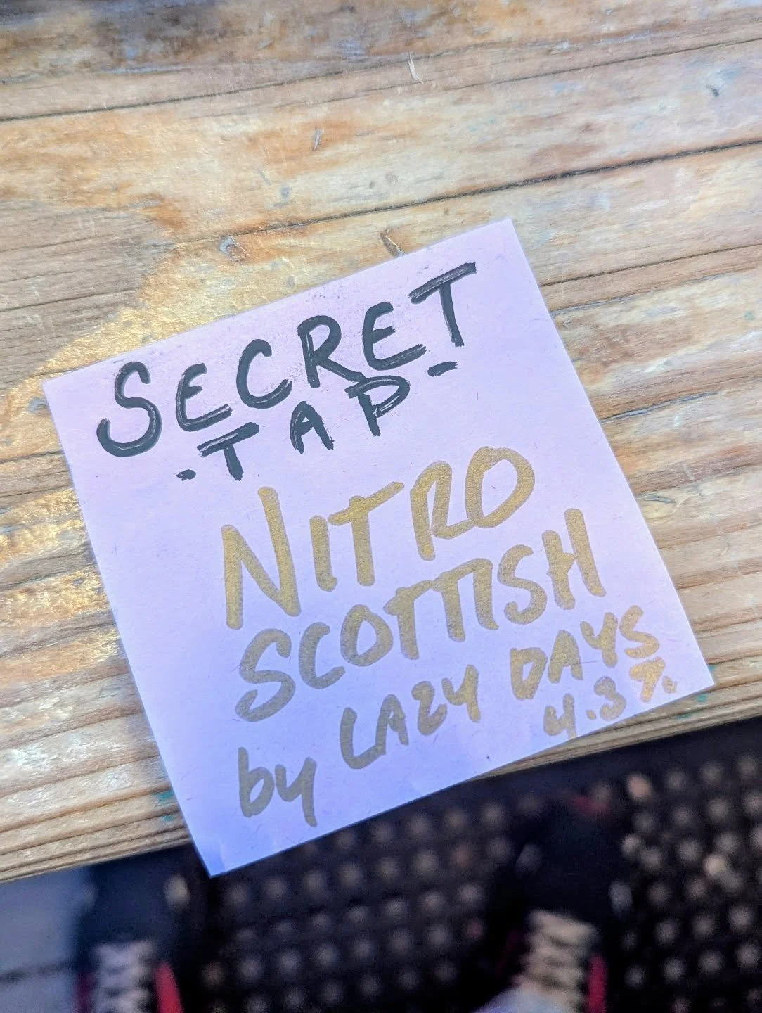 Easy to miss the sticky note on the bar 🙈