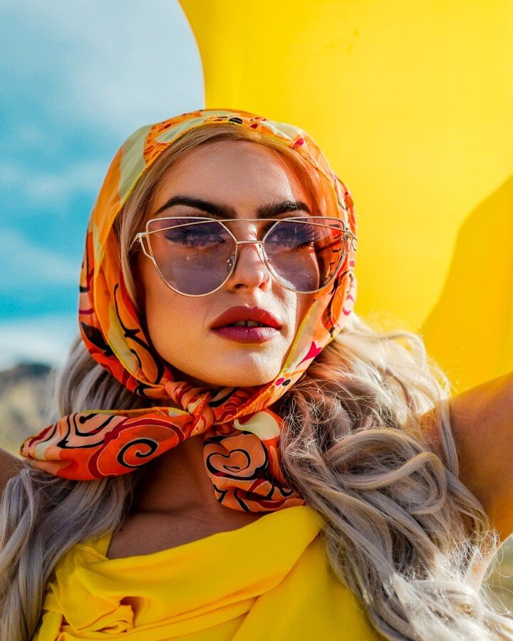 One of my favorite portraits from last year. Looking to shoot more now that things are opening up. :)
@peyton.drew 
#portrait #sunnyday #72andsunny #leica #fashionshoot #leicacamera #28mm #yellow #palmsprings #vintagefashion #sunglasses #yellowdress 
