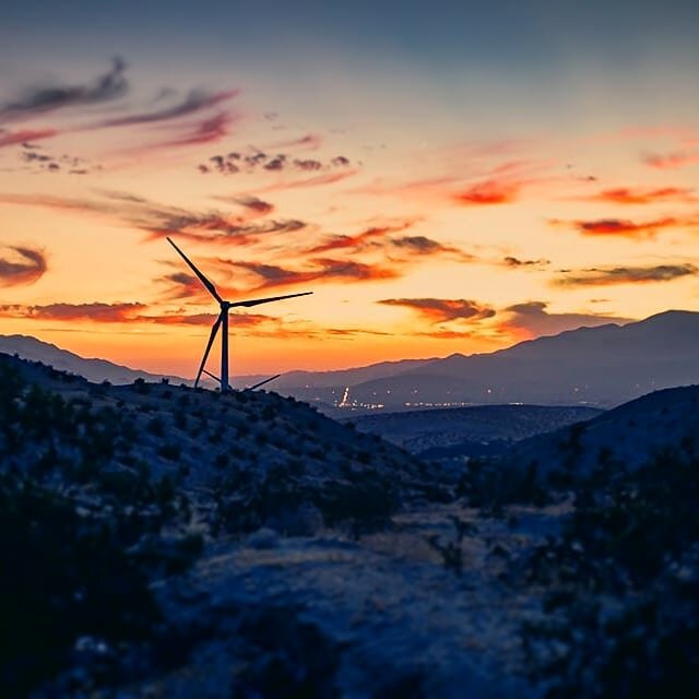Watching the sun go down. Great spot to view the valley. 
.
.
#coachellavalley #palmsprings #windmills #windy #desert #mojavedesert #coachella #valley #leica #leicaq #travelphotography #sunset  #summernights