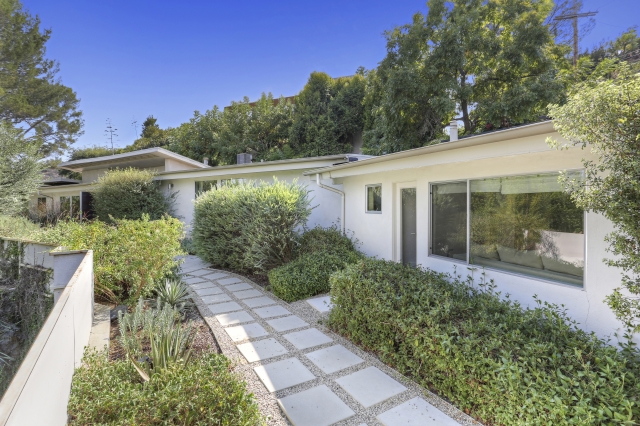 3344 Bonnie Hill Front.jpg