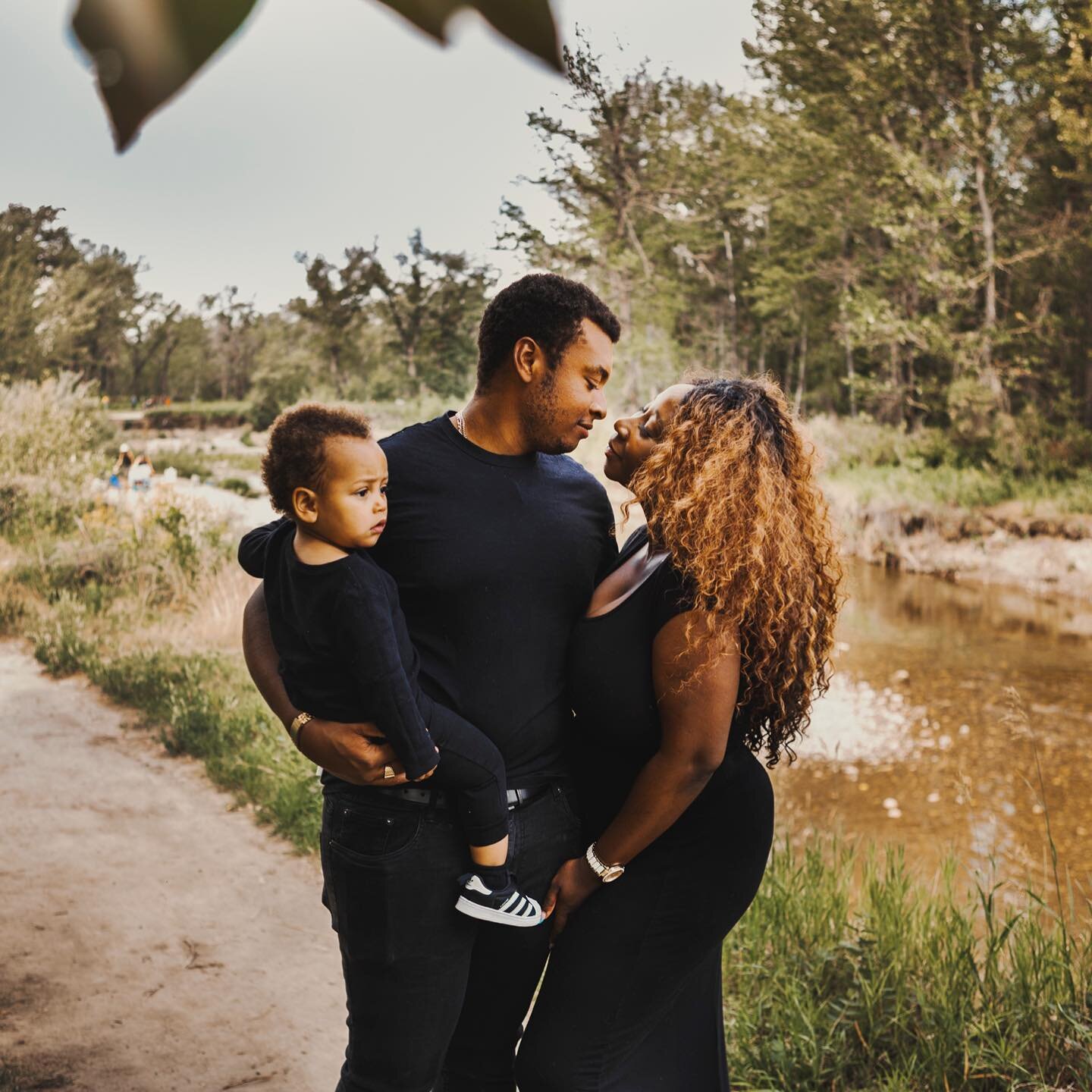 With fall (and motherhood 😄) just around the corner I wanted to share a few faves from a summer shoot I did with the lovely @cardyfox and her gorgeous family. 🥰  I&rsquo;ll still be shooting for the next month or so until I&rsquo;m blessed with the