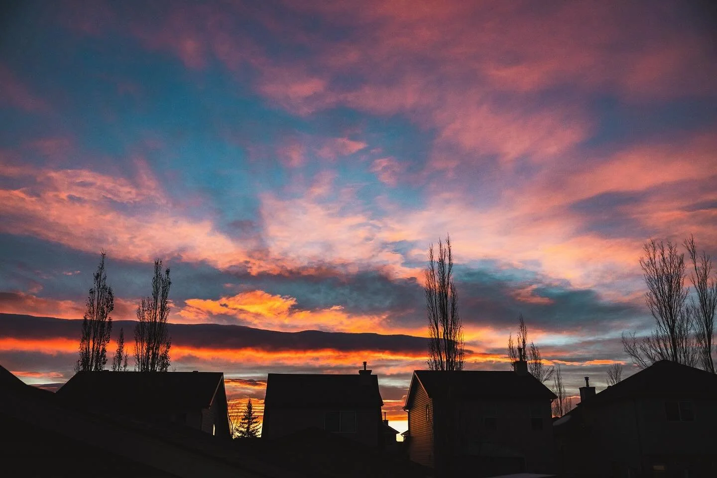 👉🏼 Swipe for a timelapse of this morning&rsquo;s sunrise (and a few others from this week)! 🌅 Lately I&rsquo;ve found the best time of the day for quiet and clarity is early in the morning before the rest of the house wakes. It&rsquo;s nice to get