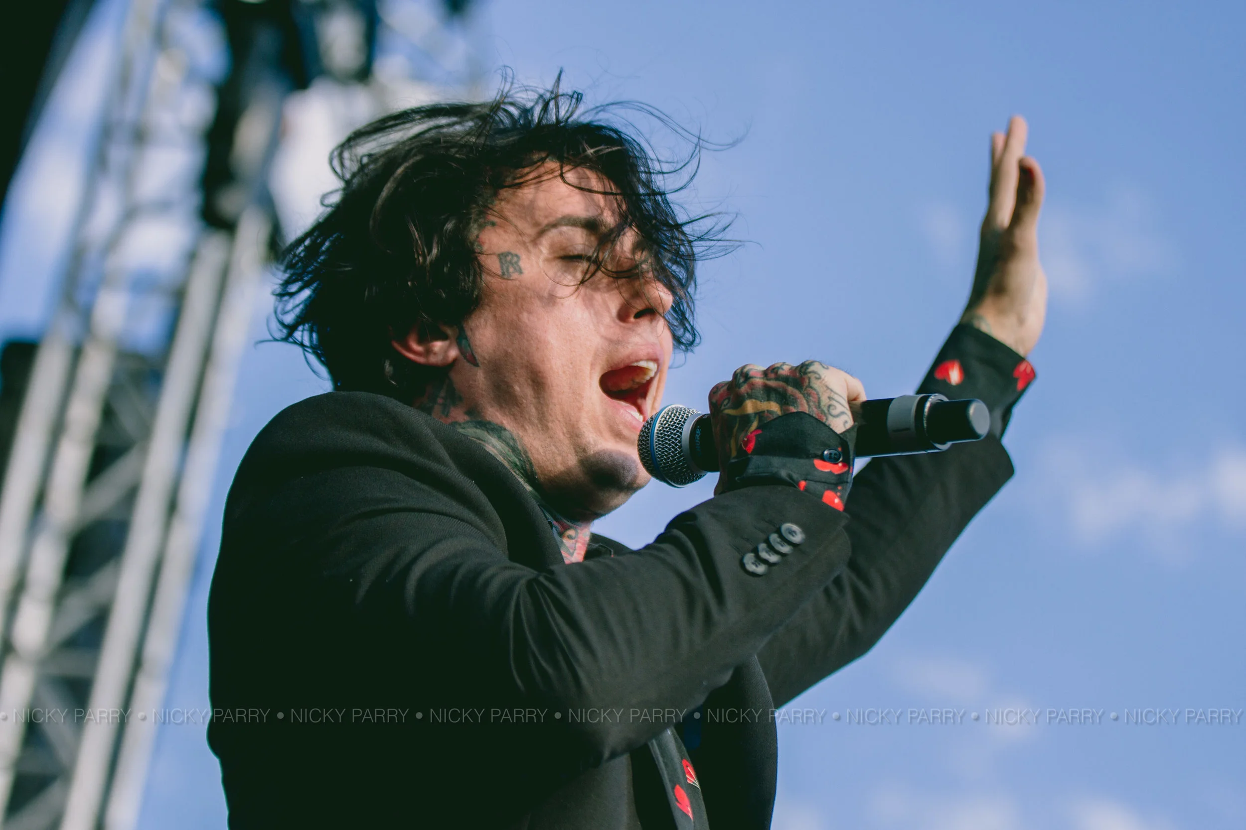 FallingInReverse_SelfHelpDetroit_NickyParry_10717_2.jpg