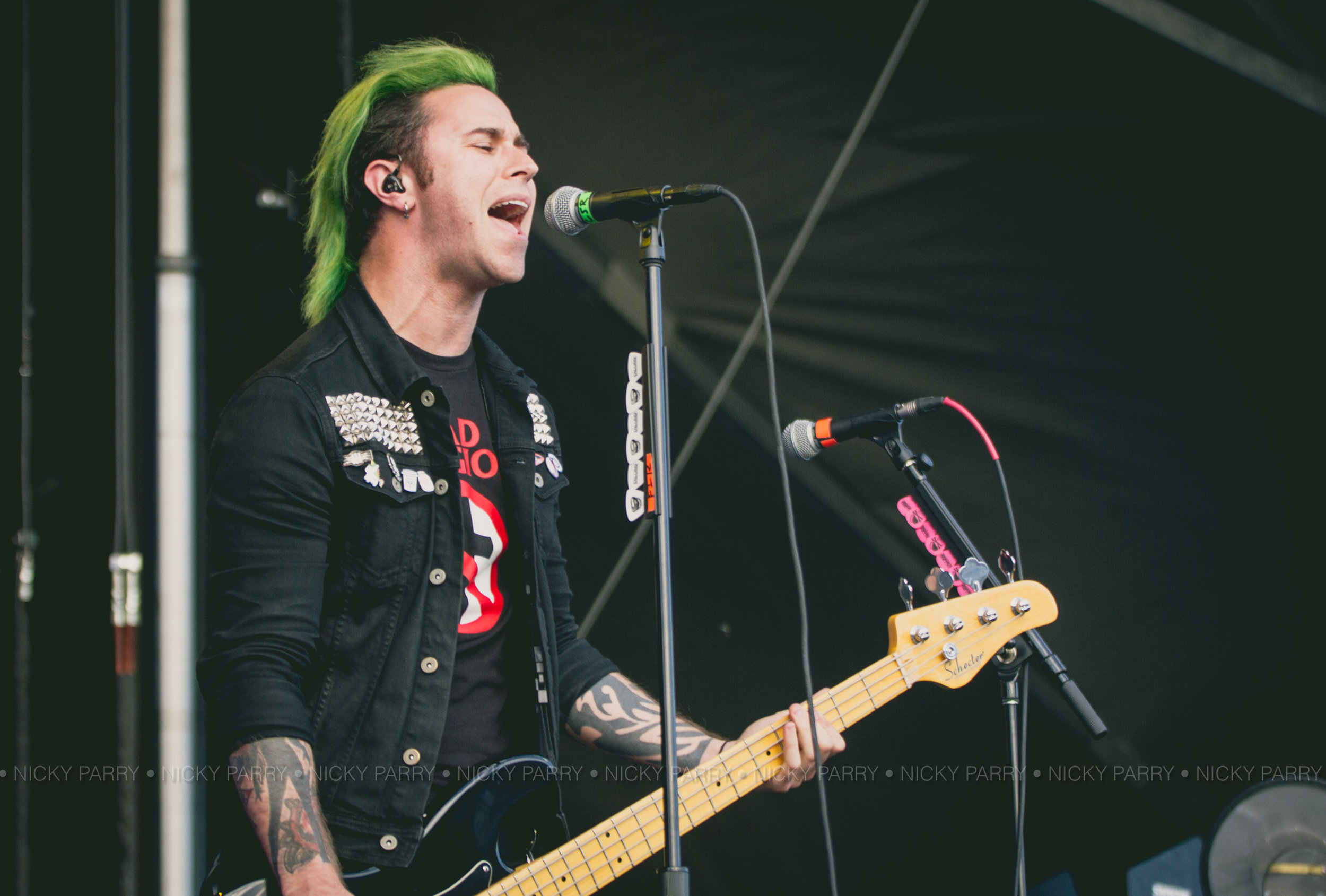 FallingInReverse_SelfHelpDetroit_NickyParry_10717_5.jpg