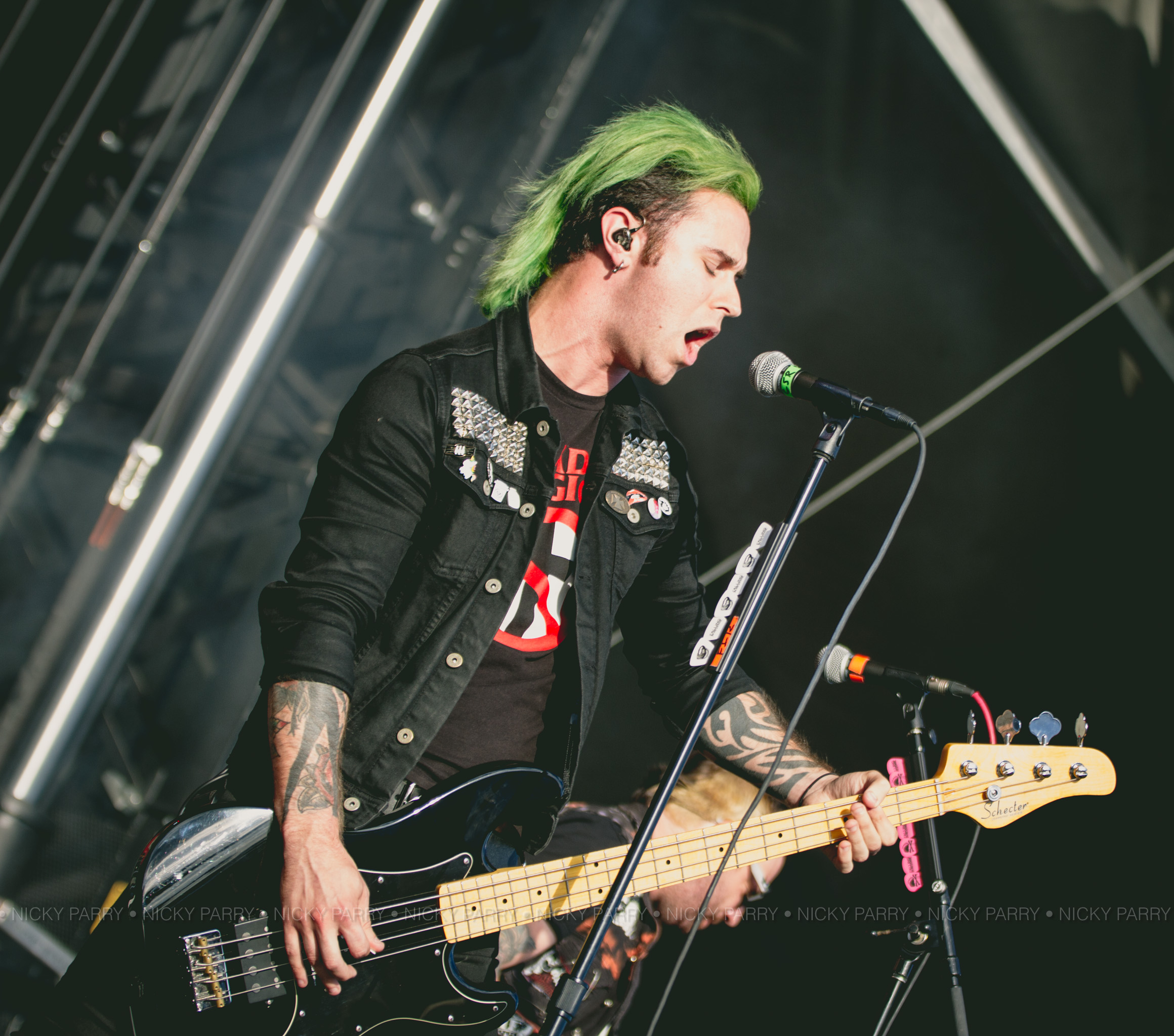 FallingInReverse_SelfHelpDetroit_NickyParry_10717_9.jpg