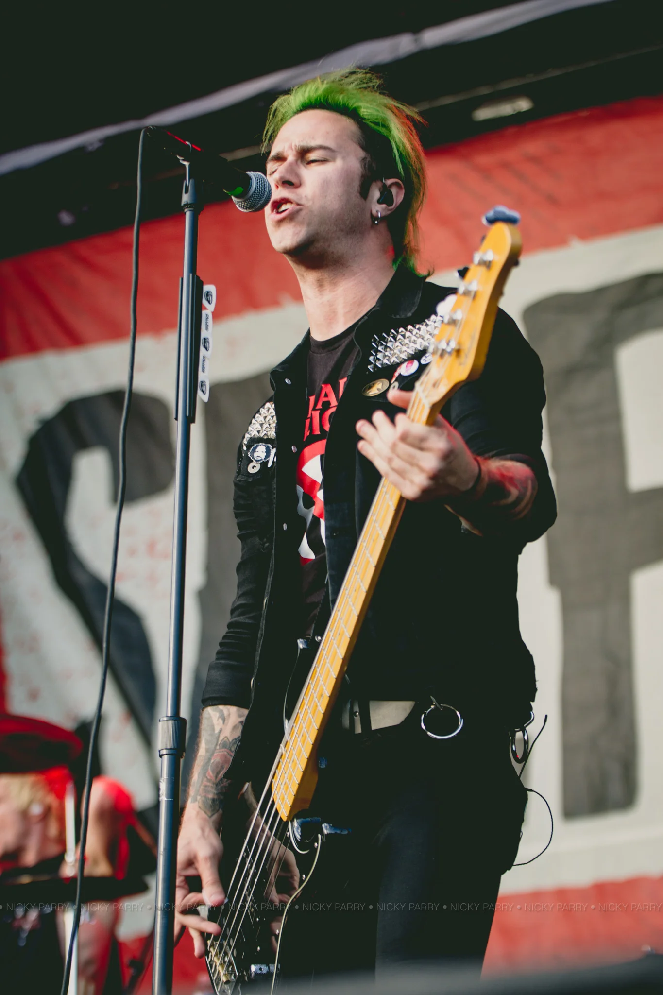 FallingInReverse_SelfHelpDetroit_NickyParry_10717_14.jpg