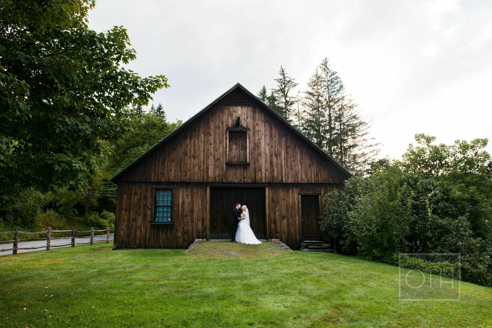 Erika and Jason (Real Wedding) Photos: Christain Oath Studios • Styling: By Emily B • Venue: Woodstock Inn 