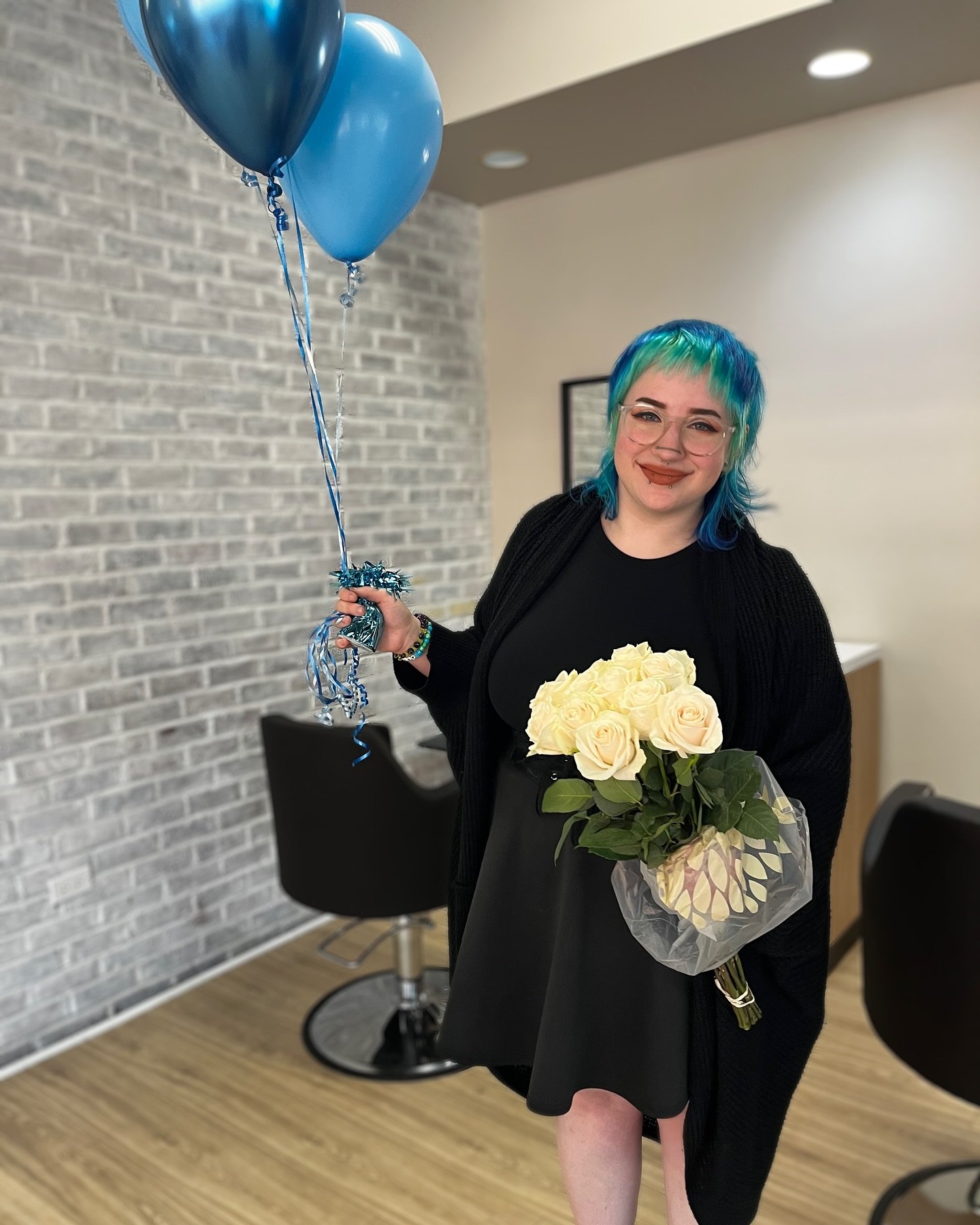 Join us in congratulating @looksbygus on their well deserved promotion to level 2! We are so proud of you for hitting your goals and are excited to be on this journey with you! 

#levelup #promotion #congratulations #naperville #napervillehairstylist