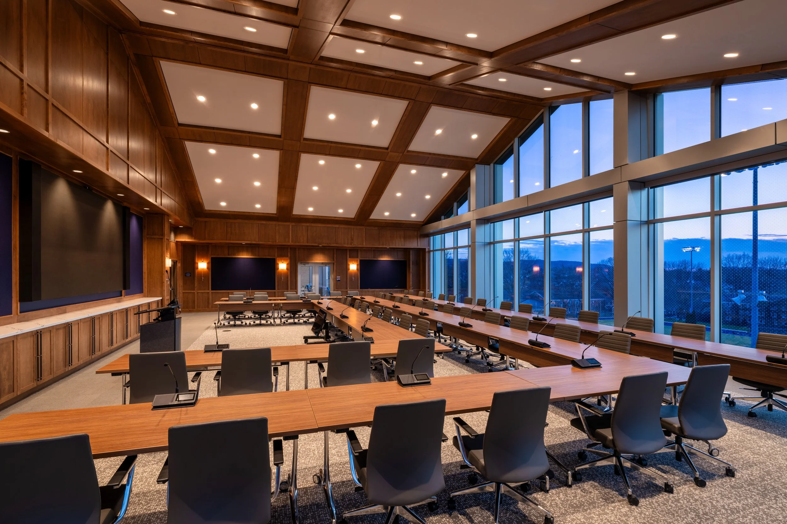 ESa_Moravian_Hub_Boardroom_02.jpg