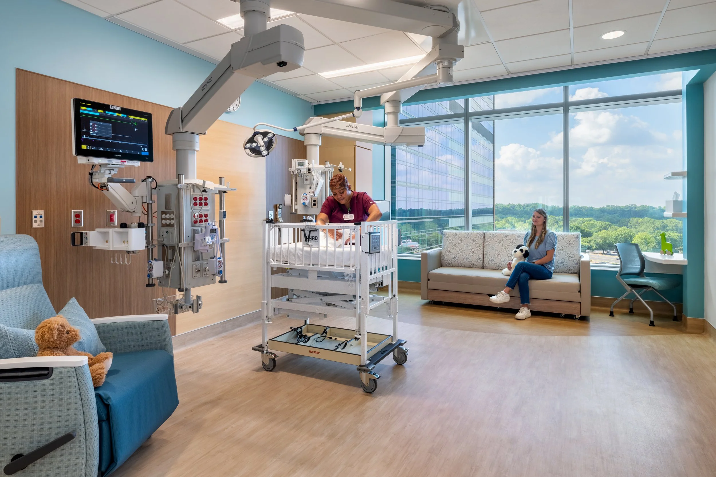 AMBH_NICU_Crib_People.jpg