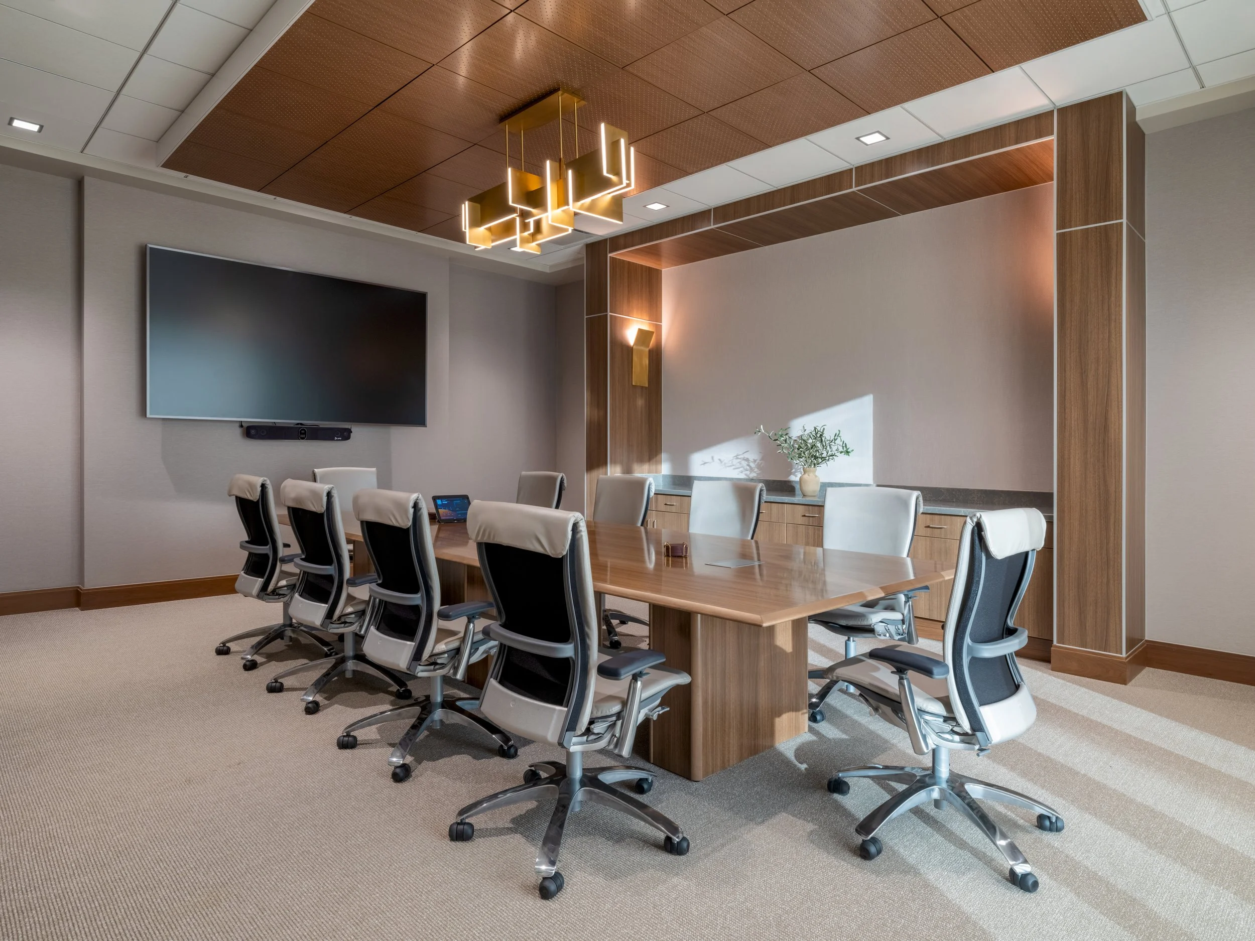 ESa_AH_Minneola_Boardroom_01.jpg