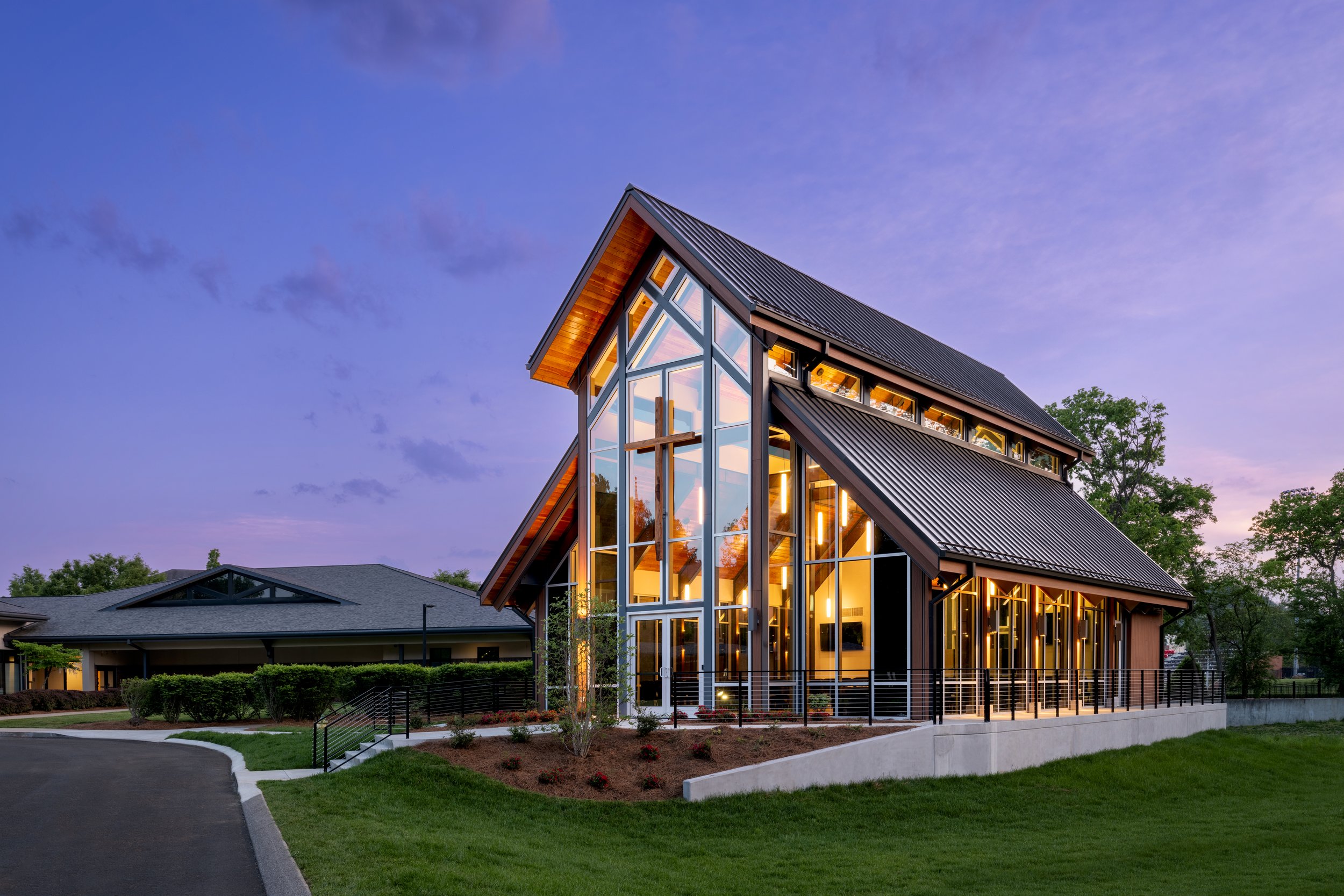 ESa_Brentwood_Chapel_Exterior_12.jpg