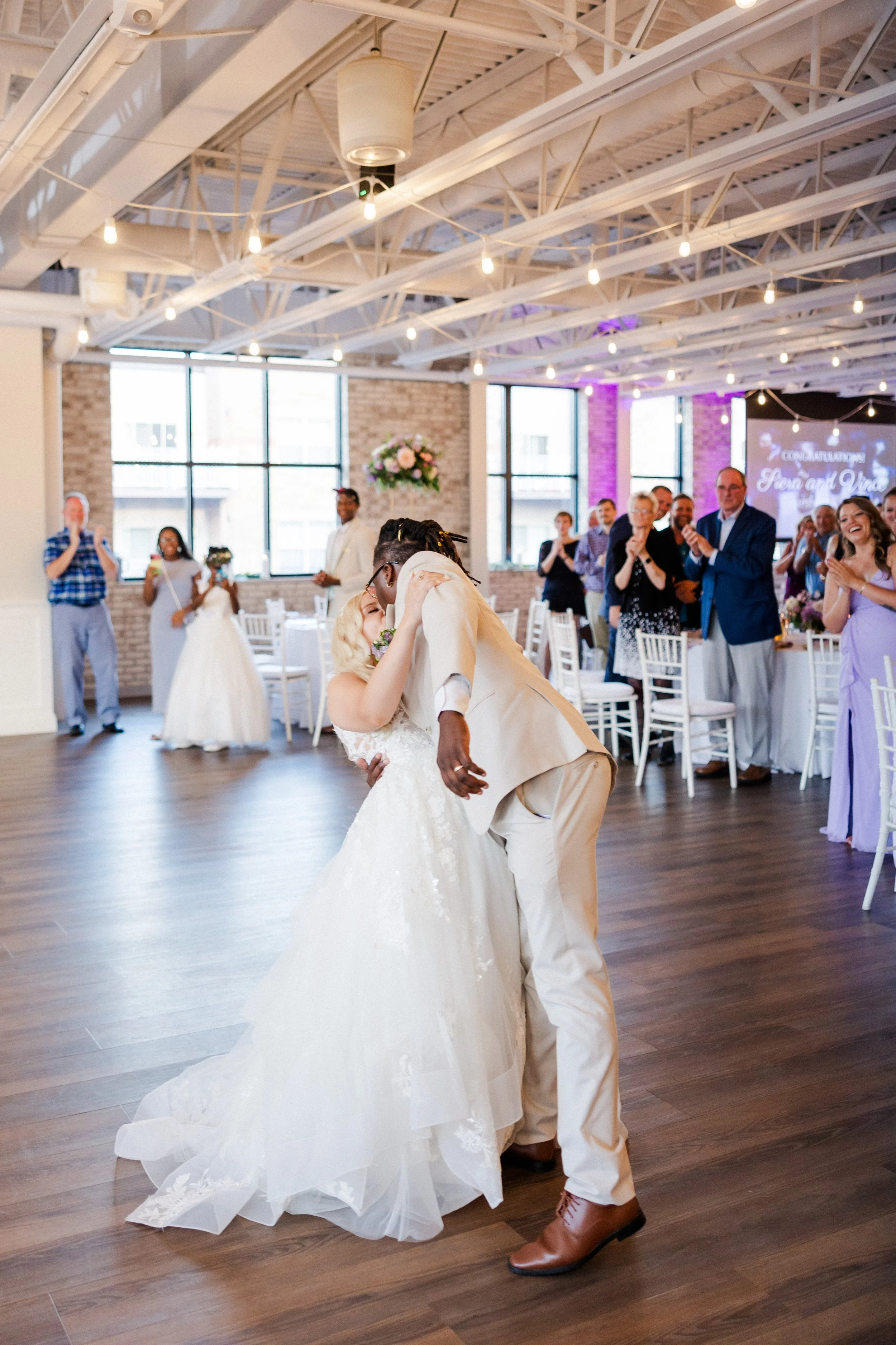 S&V_Wedding-Cake-Cutting-60.jpg
