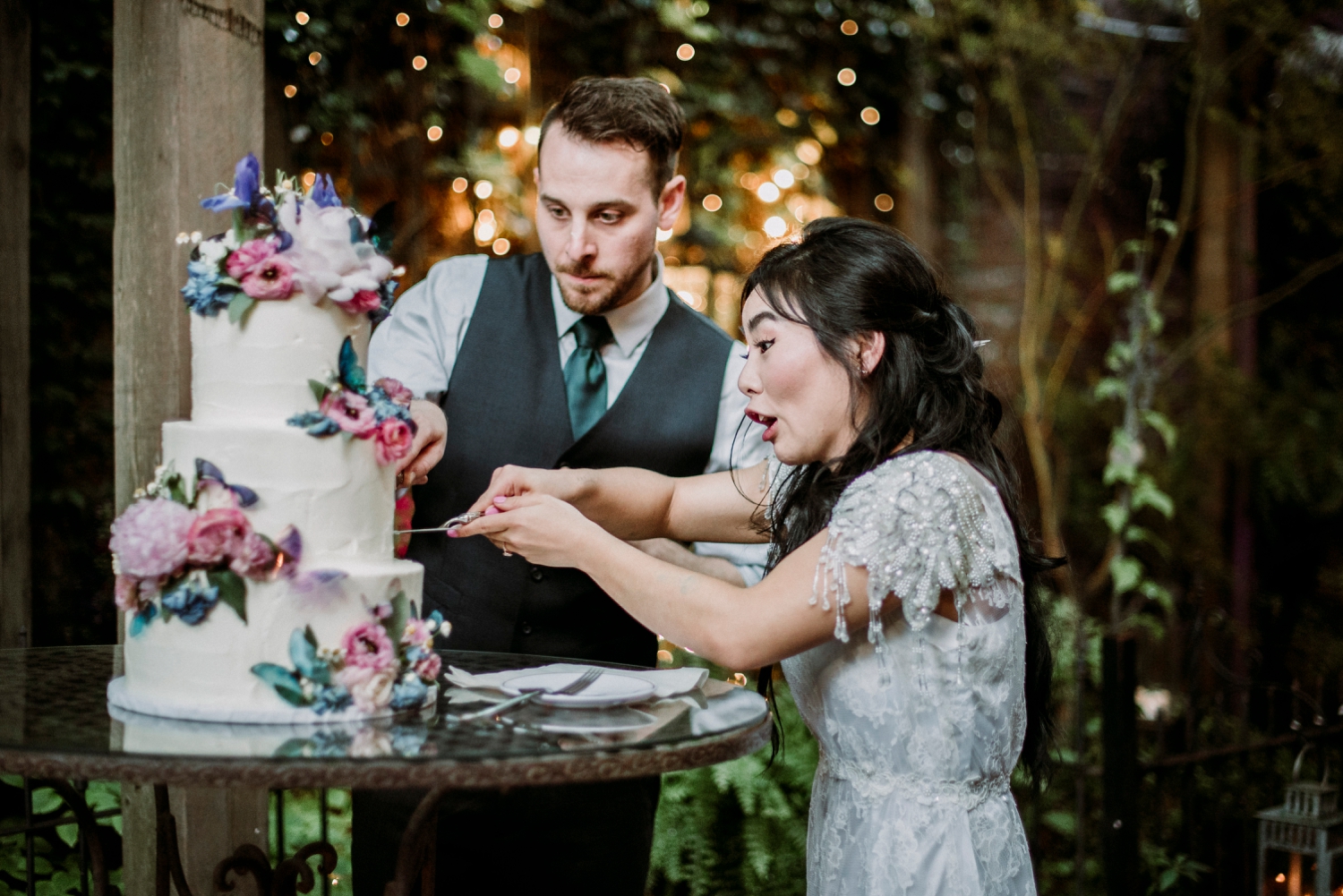 fun photographer wedding