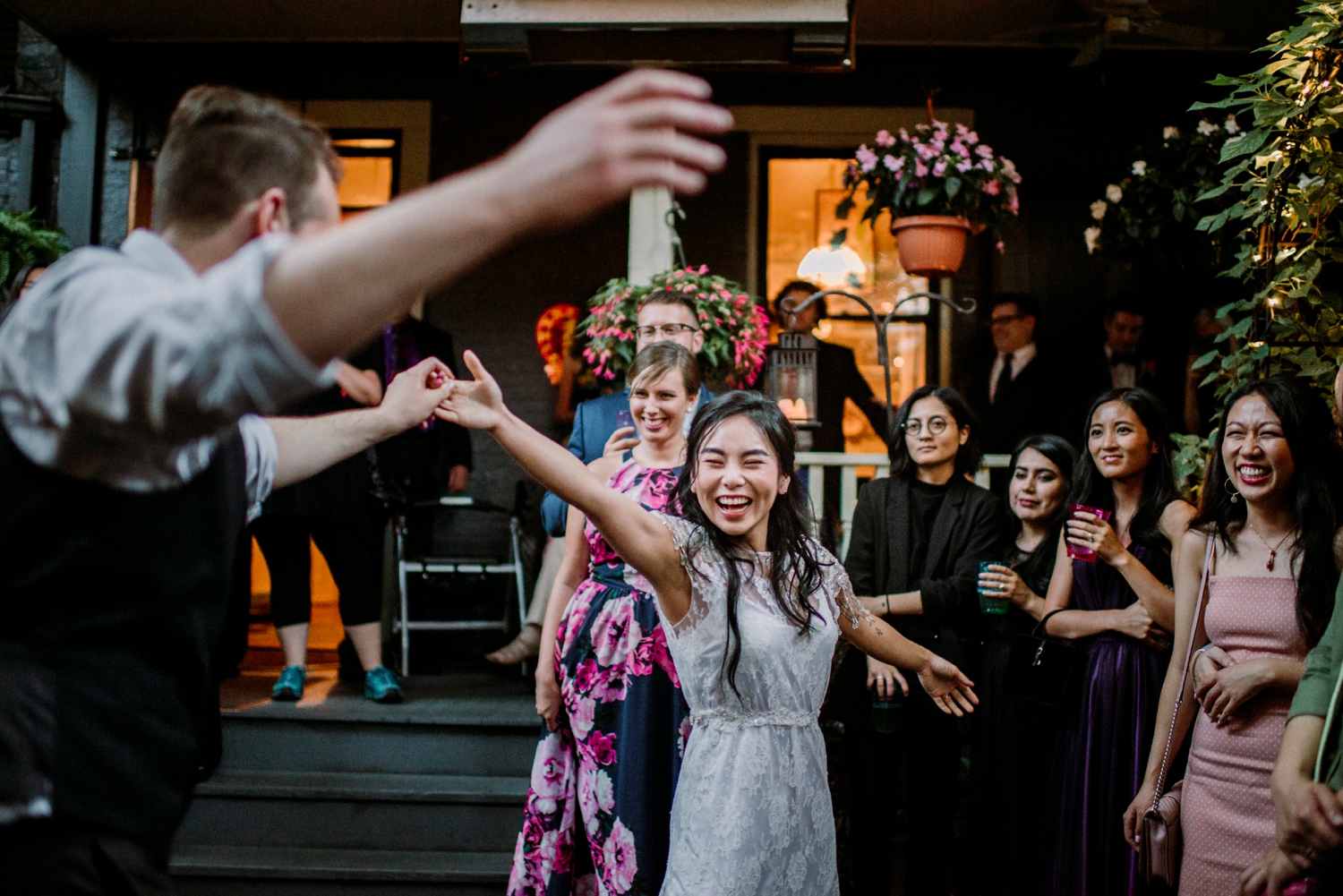 spontaneous wedding pictures