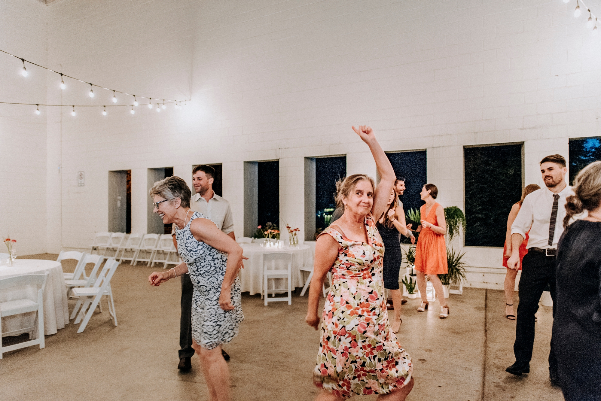 Adriana+Sam-0570_Pittsburgh-Aspinwall-Riverfront-Park-wedding.jpg