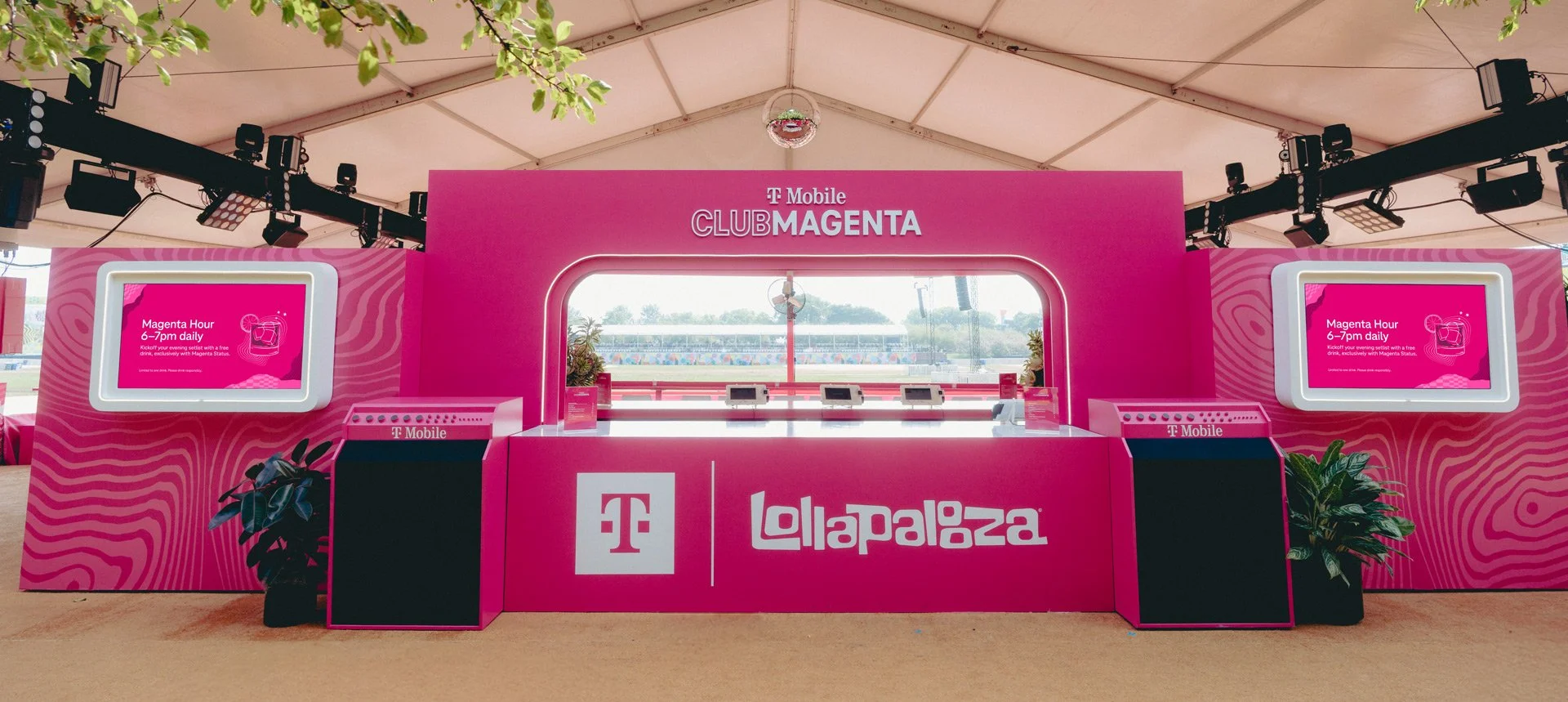 T-Mobile-by-Kirby-Gladstein-for-Lollapalooza-2025_KG_01371.jpg