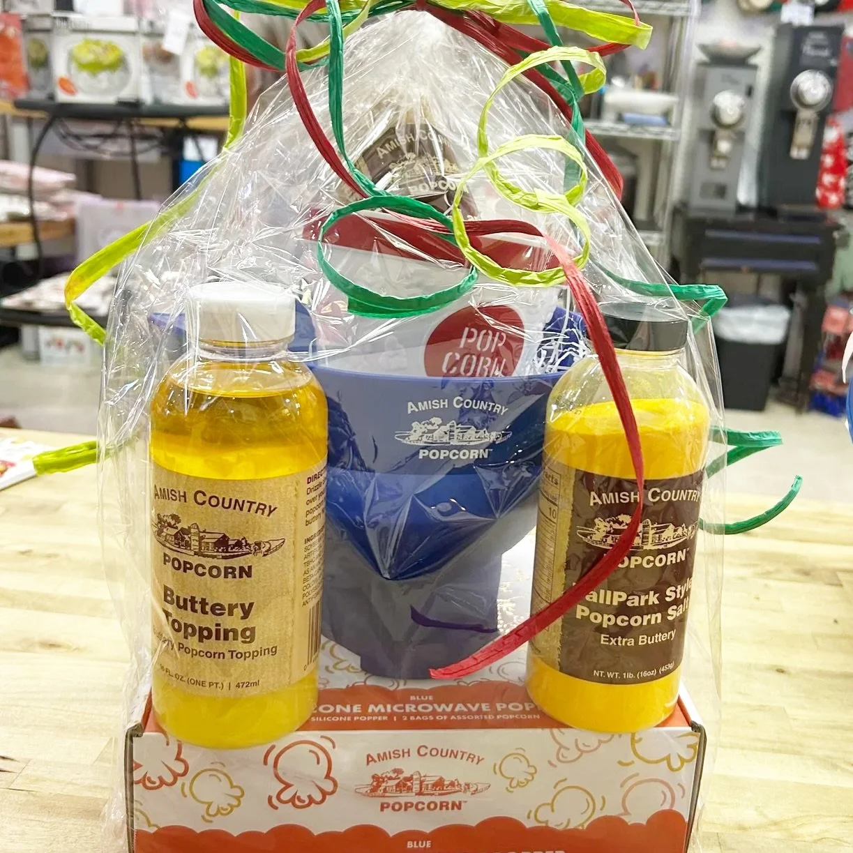 🍿 Movie night, made simple.
This Popcorn Bundle has everything you need for buttery, ballpark-worthy goodness&hellip; right from your microwave. Easy, cozy, delicious.
Includes a silicone popper, Amish kernels, buttery topping, and that classic ball