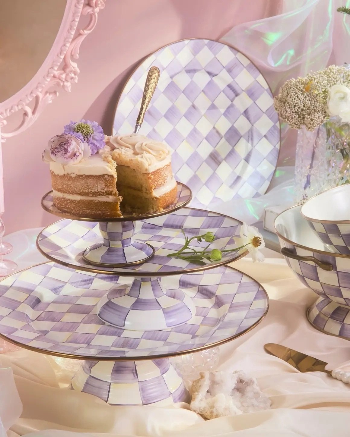 You bring the cake&hellip; we&rsquo;ve got the WOW🍰

Easter is calling for carrot cakes, coconut layers, and strawberry beauties&hellip; 
and we&rsquo;re over here thinking &mdash; your cake deserves a stage. 

✨Pedestals that elevate your table
✨Pl