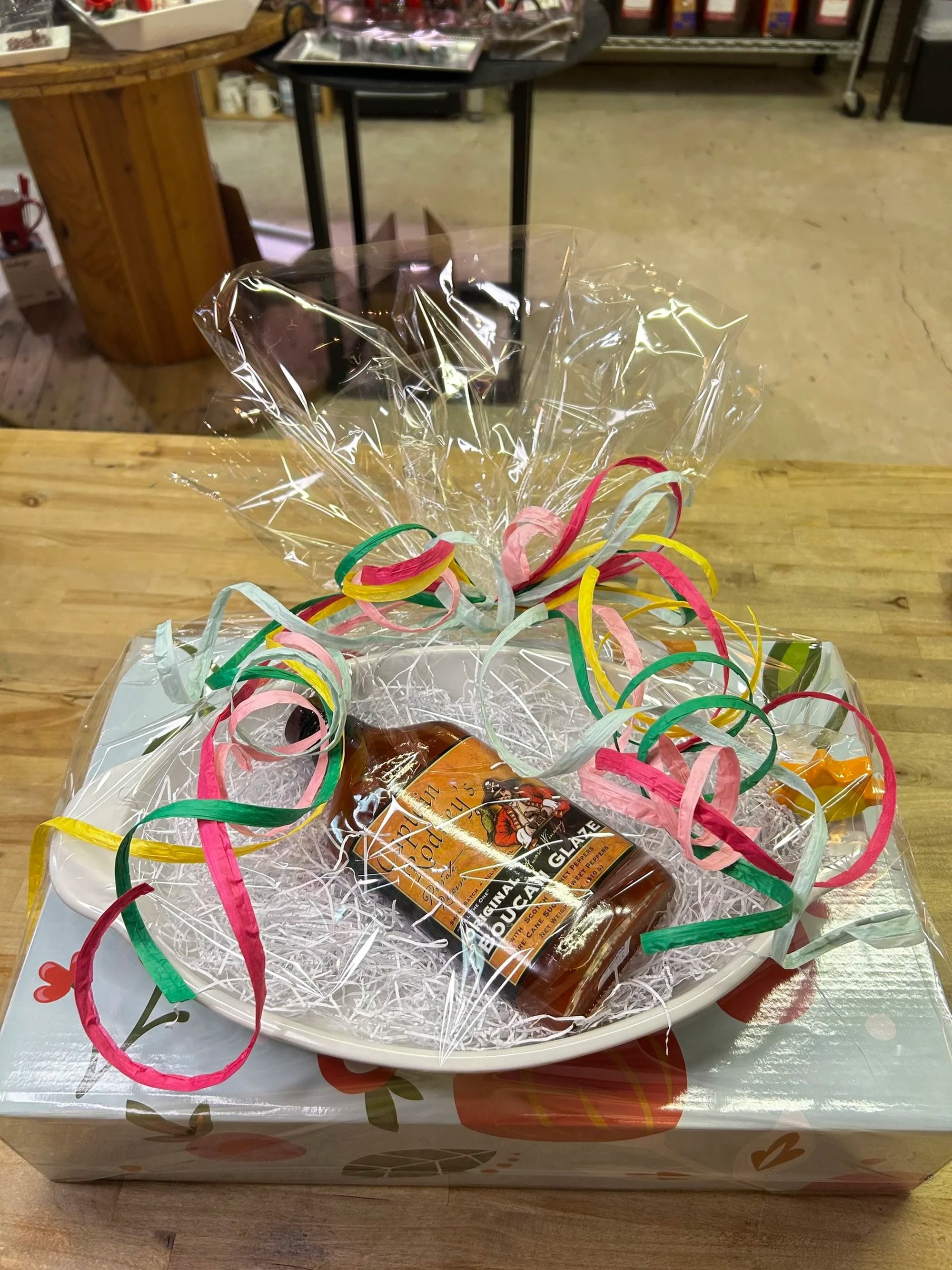 GLAZE AND GATHER COLLECTION
$86.00

 A beautiful blend of function and flavor. The Nora Fleming oval baker creates the perfect presentation piece, the mini adds personality, and the Boucan Glaze delivers a delicious finishing touch. A thoughtful gift