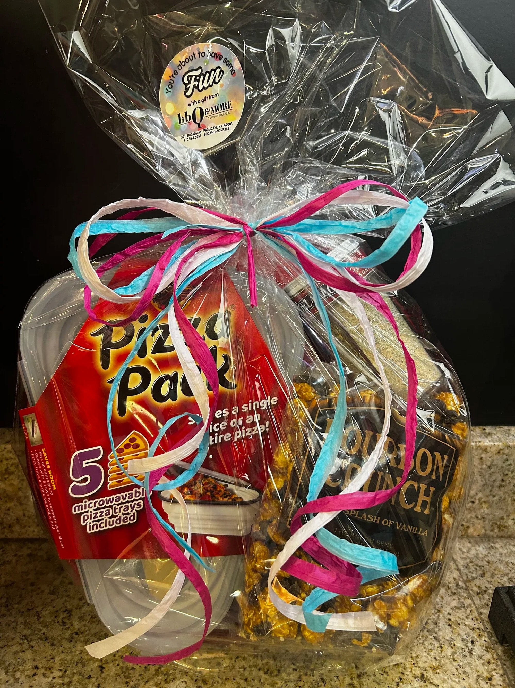 PIZZA AND POPCORN PARTY BUNDLE

Such a fun gift for Dad! 
Inside you&rsquo;ll find a pizza pan for fast, delicious pizza nights, a pizza pack for storing any leftovers easily, a flavorful pizza seasoning to level things up, and chocolate cookie popco