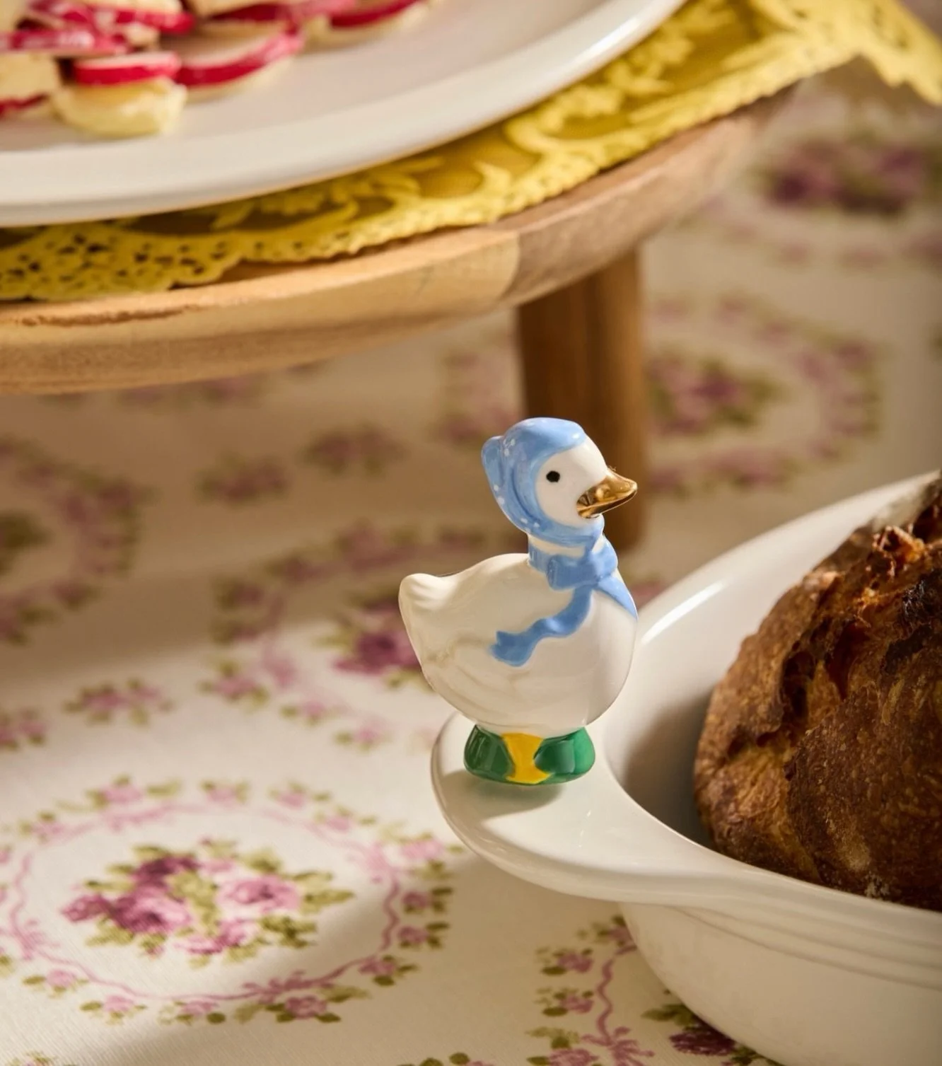 Meet &lsquo;porch pal&rsquo; 😍
A heartfelt tribute to the classic porch goose, bringing back cozy memories of home, tradition, and the warm welcome waiting at the front door.
Because home isn&rsquo;t just a place... it&rsquo;s a feeling. 

🏬Shop in