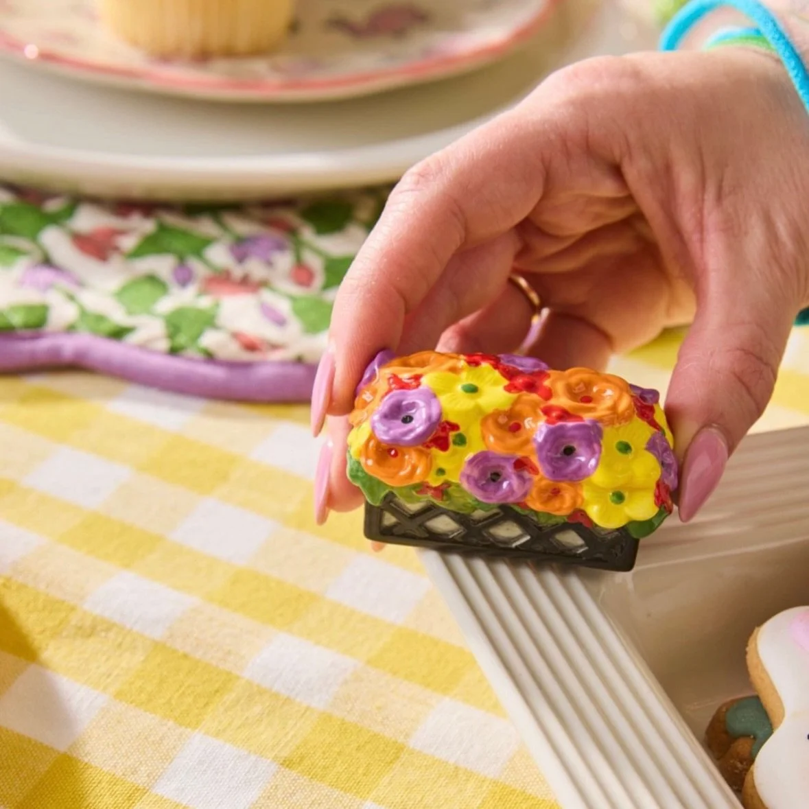 Love blooms here, and so does every gathering. Add a pop of color to your table with Nora Fleming&rsquo;s &ldquo;Love Blooms Here&rdquo; mini, the perfect finishing touch for spring brunches, garden parties, and everyday moments! 

🏬Shop in Store: 3