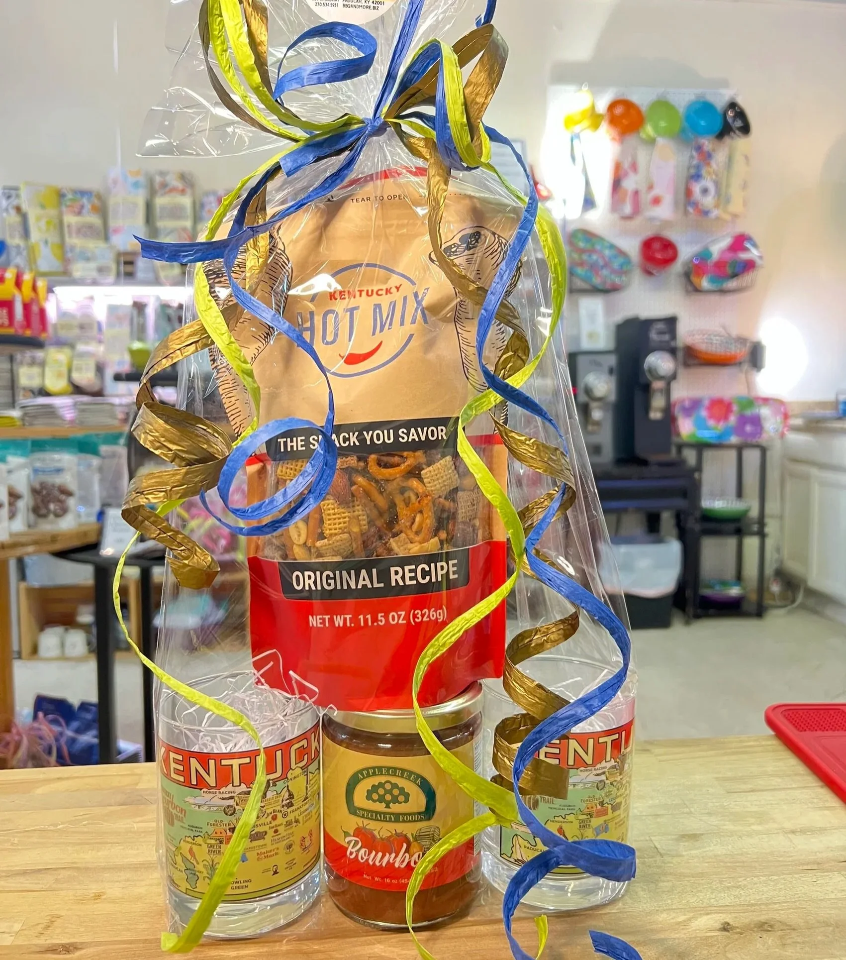 KENTUCKY NIGHTS

A fun Kentucky-inspired gift perfect for entertaining, gifting, or setting out on the bar cart.

Includes:
&bull; Kentucky Hot Mix
&bull; Bourbon Salsa from Apple Creek Specialty Foods
&bull; Set of Kentucky glasses (3 styles availab