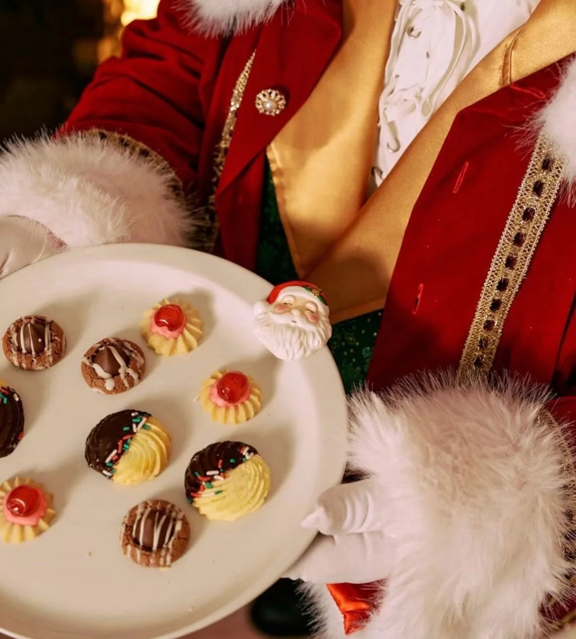 A little Christmas magic, one sweet bite at a time! 
This festive Nora Fleming mini is ready to make your holiday cookie trays even sweeter. Perfect for Christmas baking days, cookie exchanges, and making memories around the table! 

🏬 Shop in Store