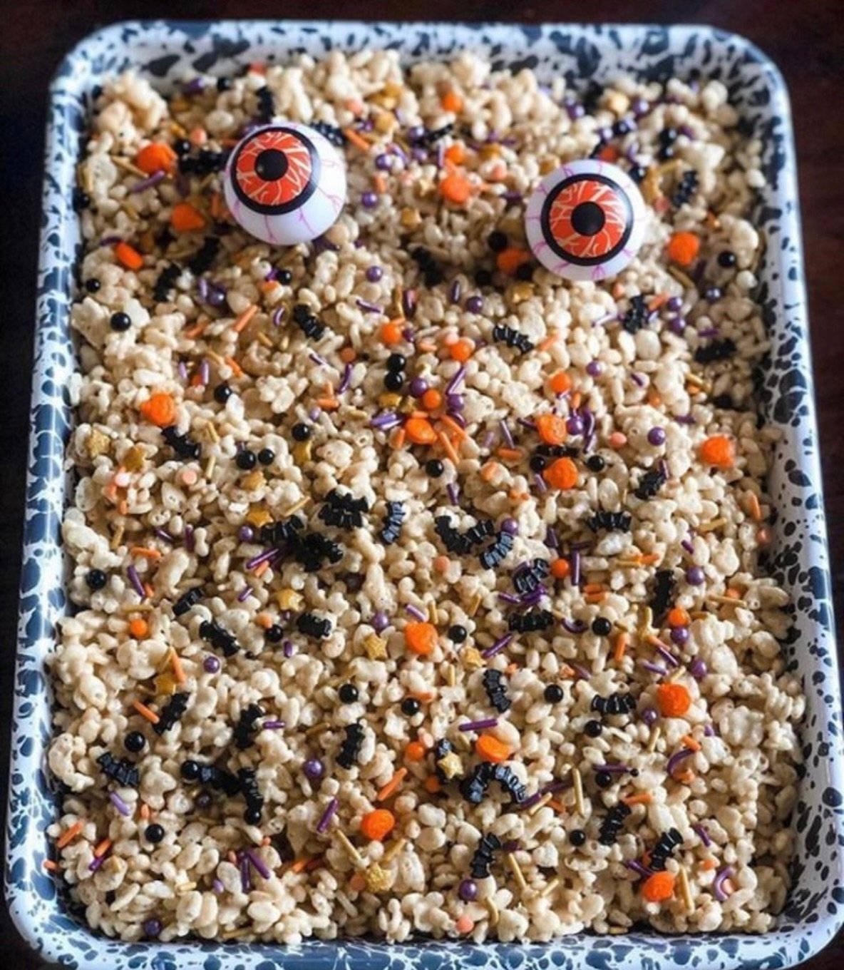 Spooky Rice Krispies treats are served up in a 9x11 Crow Canyon enamel sheet pan! All it takes is some Halloween sprinkles and a couple of novelty eyes 👀 ⠀
Happy Halloween! ⠀

Give the best gift, host the best gathering, have the most fun.⠀
🏬Shop i