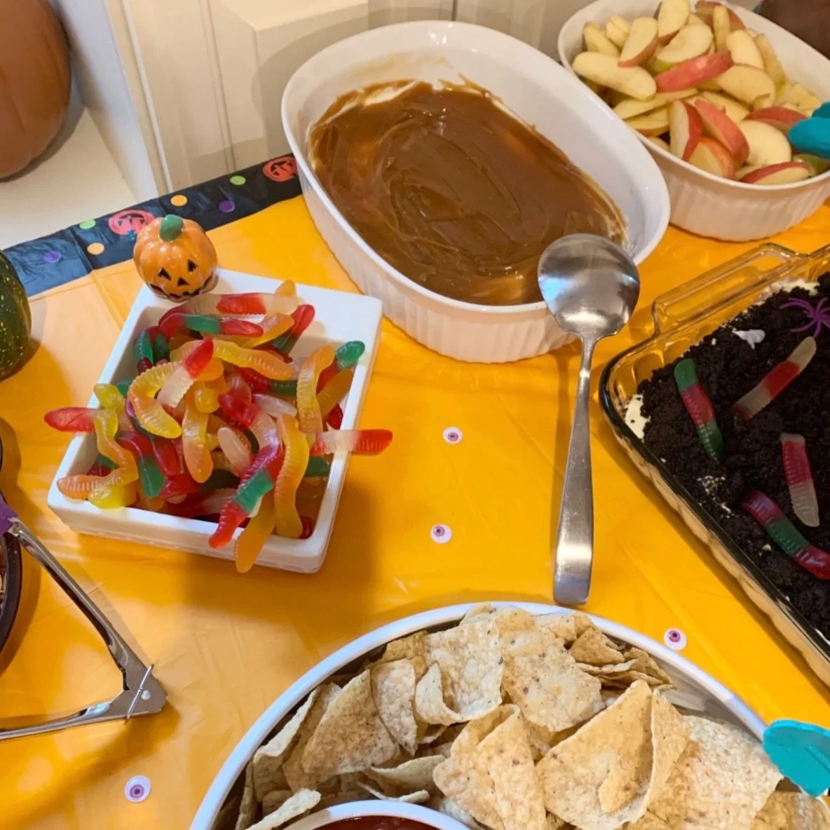 THE TREATS ARE MORE FUN WHEN THEY&rsquo;RE SERVED WITH STYLE! 🎃🍬

Whether you&rsquo;re putting together a snack spread for the kids, hosting friends, or setting out treats for family, the right serving pieces make everything feel a little more spec
