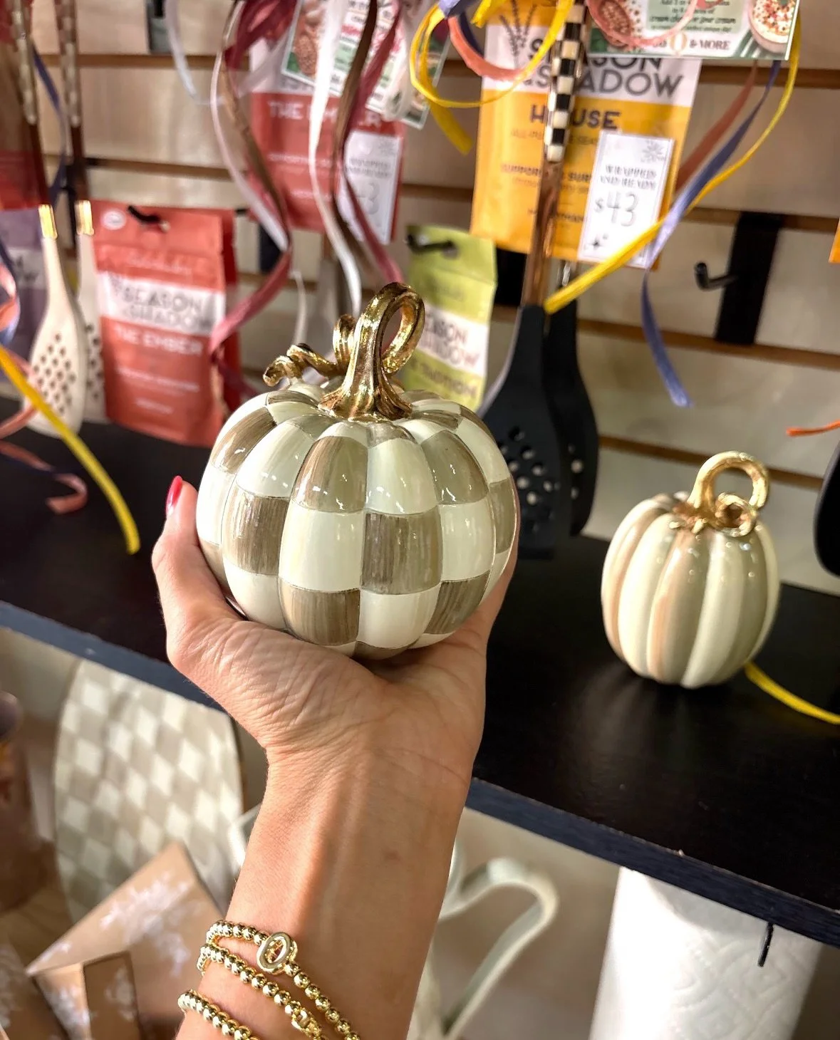 THE BEST GIFTS ARE THE ONES THEY&rsquo;LL ACTUALLY LOVE USING! 🎁

Shopping for a hostess, a teacher, a friend, or someone who loves spending time in the kitchen? We believe a thoughtful gift can be both beautiful and useful!

From fun kitchen finds 