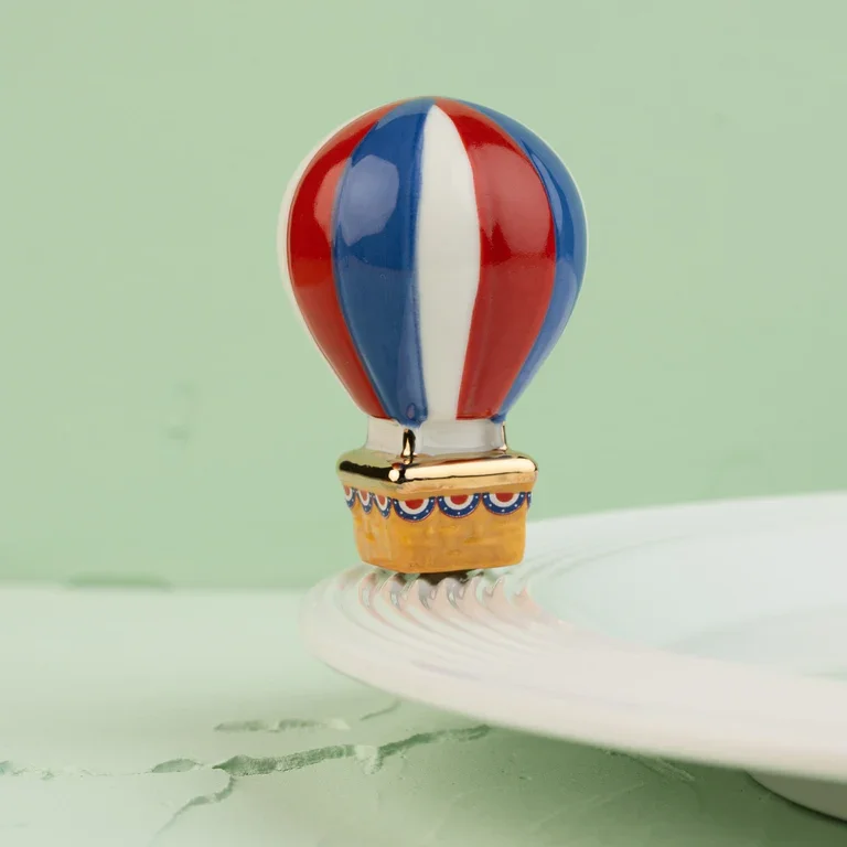 A452_red_white_and_balloon_1_768x.webp