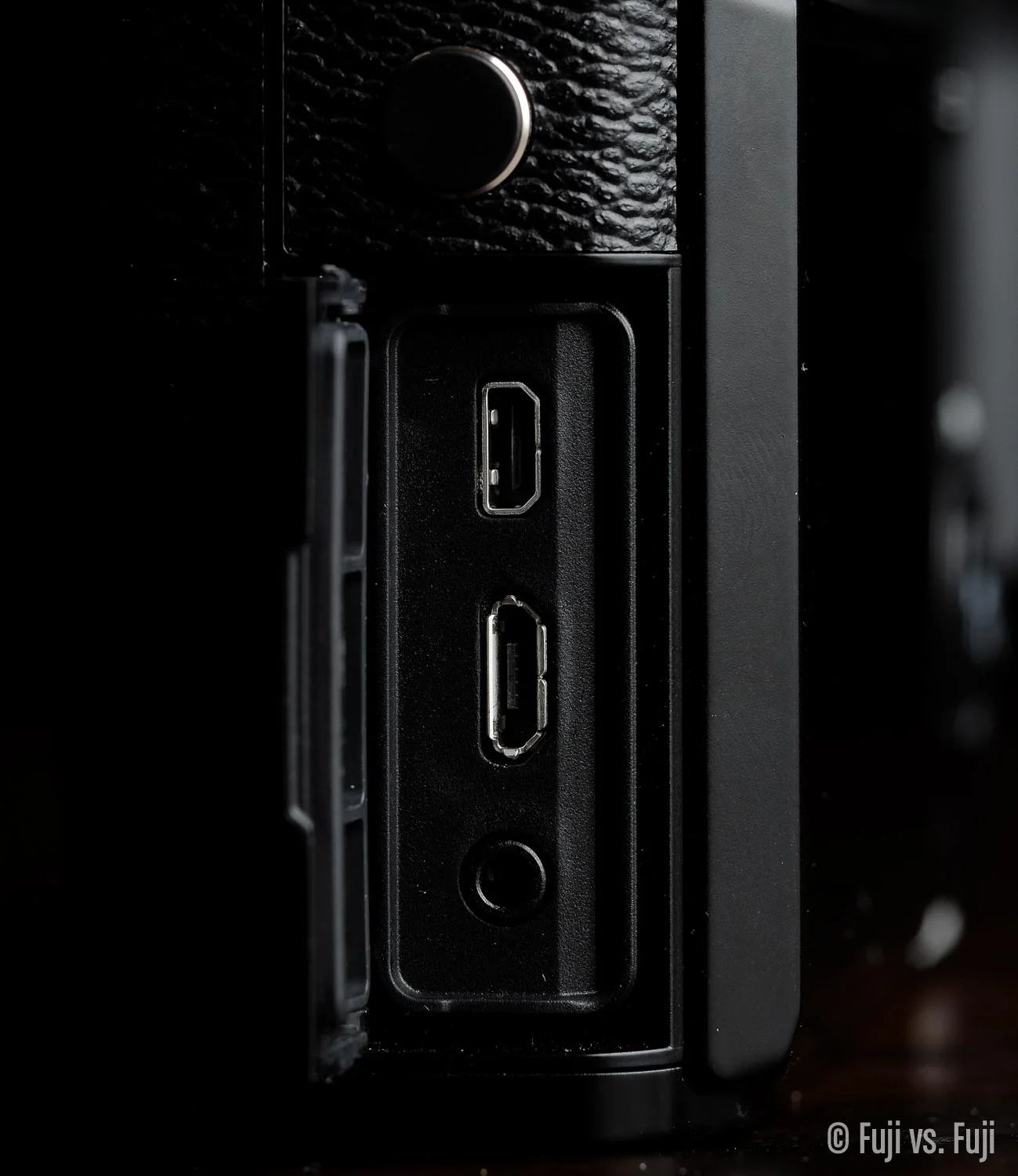 Fuji Fujifilm X-Pro2 IO door.jpg