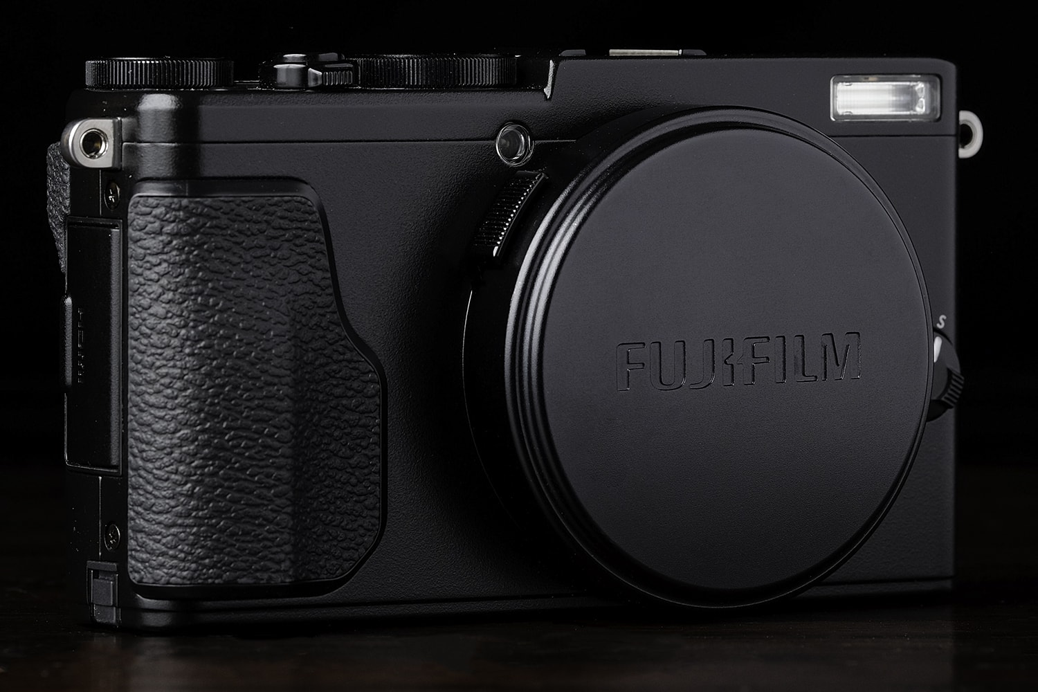 Fujifilm X70 Review — Fuji vs. Fuji