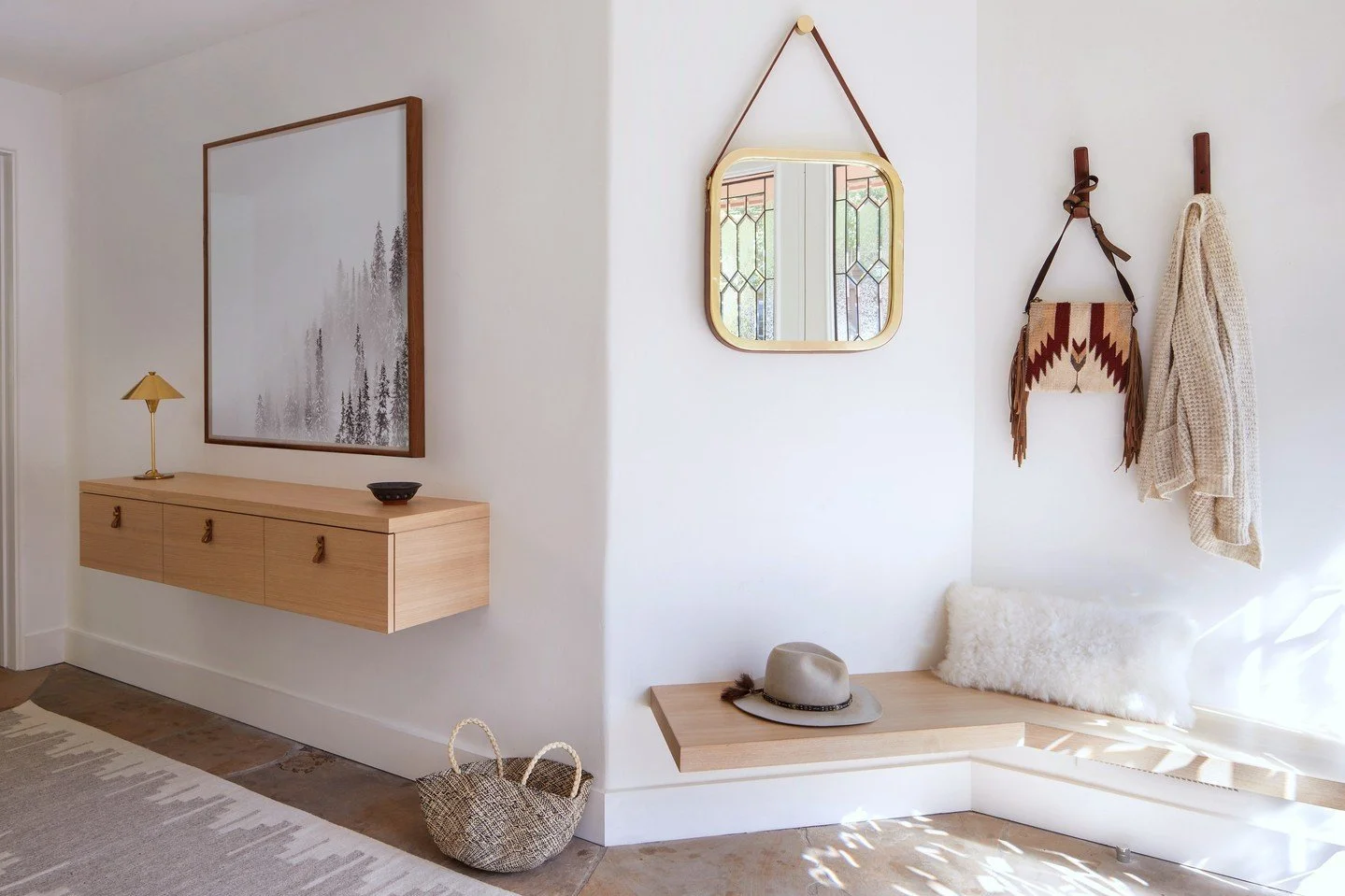 This Townhome at the base of Aspen Mountain welcomes you with an entry foyer that&rsquo;s the perfect blend of elegance and practicality. A vintage mirror and lamp, leather hooks and custom built-ins provide a chic spot to kick off your boots and get