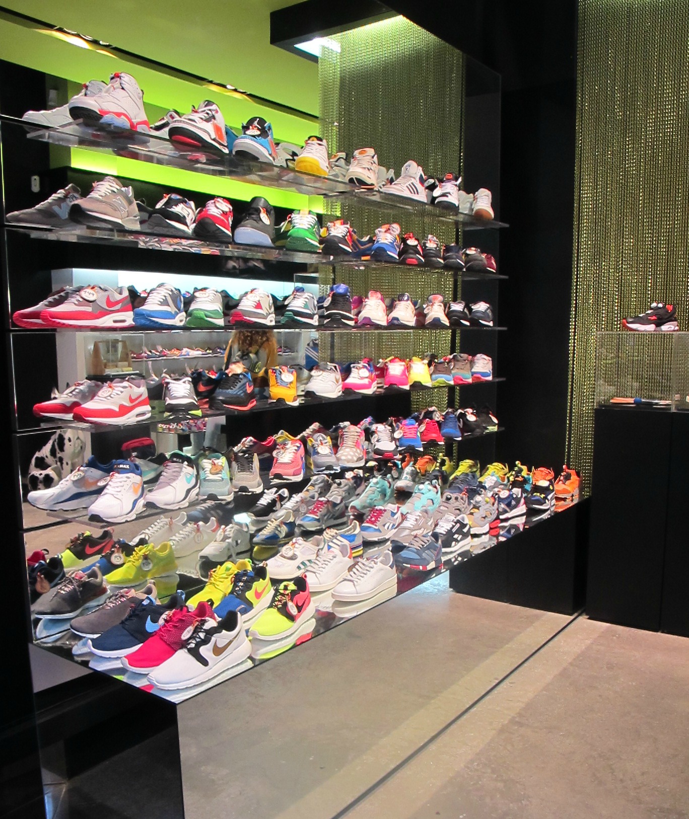 new balance barcelona shop