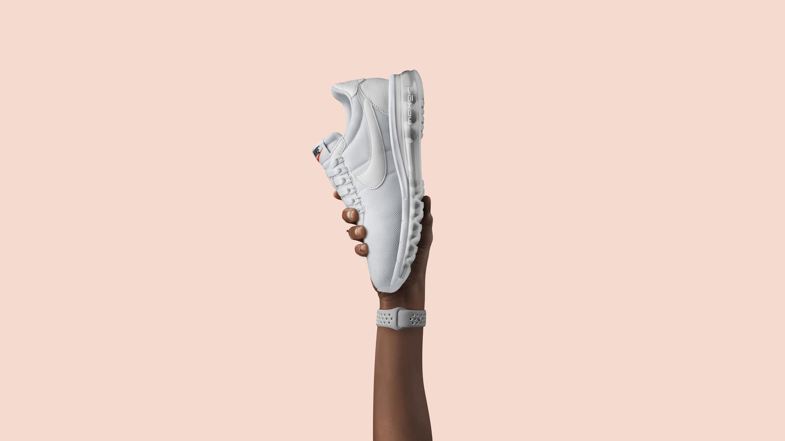 Created for Air Max Day 2016 by legendary streetwear designer Hiroshi Fujiwara, the LD-Zero mixes a clean upper inspired by the 70s-era Nike LD1000 and the Boston with the 360 Air Max unit that debuted in 2006 and was updated for the Air Max 2014. The result is an original design that merges classic style with modern comfort.