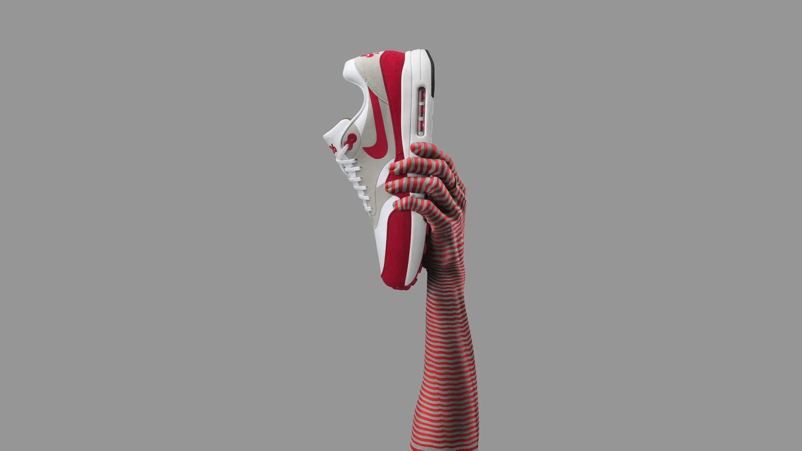 To celebrate 30 years of Air Max 1, the Air Max 1 Ultra 2.0 arrives. Recognized as the most innovative Air Max 1 to date, cored-out ultra-tooling helps make it one of the lightest Air Max models ever. The “3.26” placed on the tongue marks the anniversary of the original.