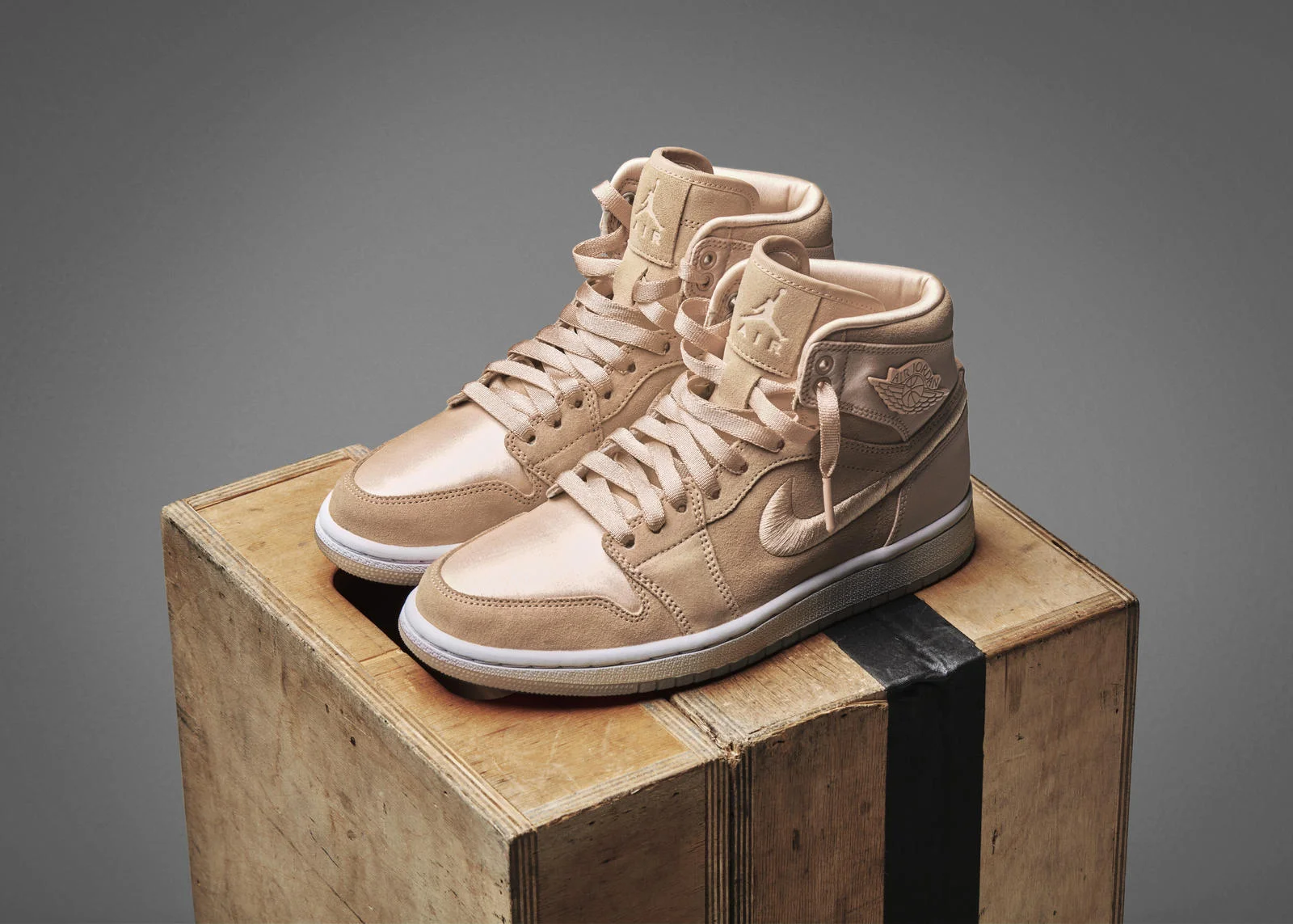 HO17_JD_JSW_WOMENS_SOH_AJI_ICE_PEACH_DETAIL_1_rectangle_1600.jpg