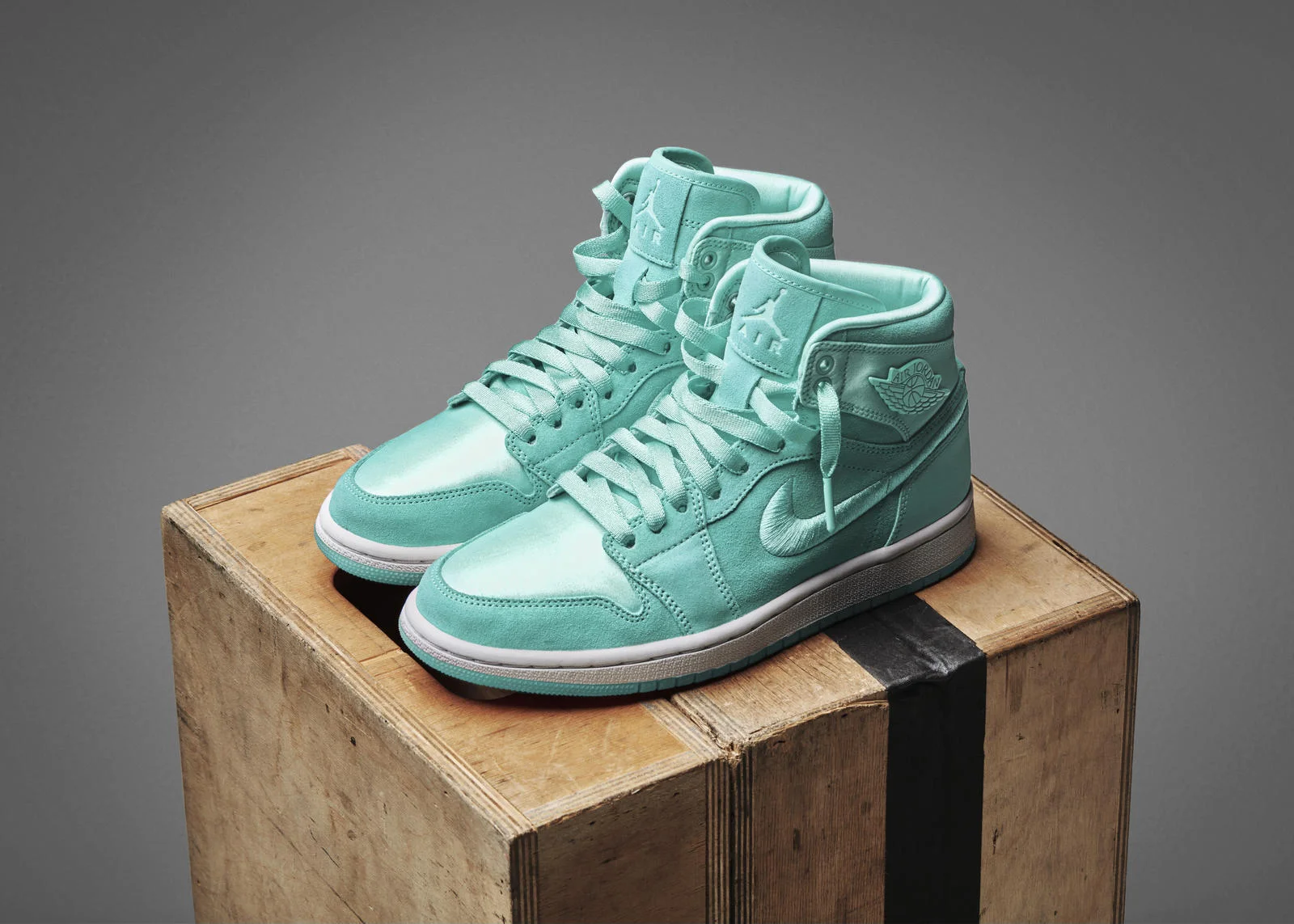 HO17_JD_JSW_WOMENS_SOH_AJI_LIGHT_AQUA_DETAIL_1_rectangle_1600.jpg