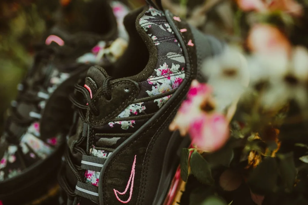 Nike-wmnsAirMax98-sequoiaMetallicBlk_7_1024x1024.jpg