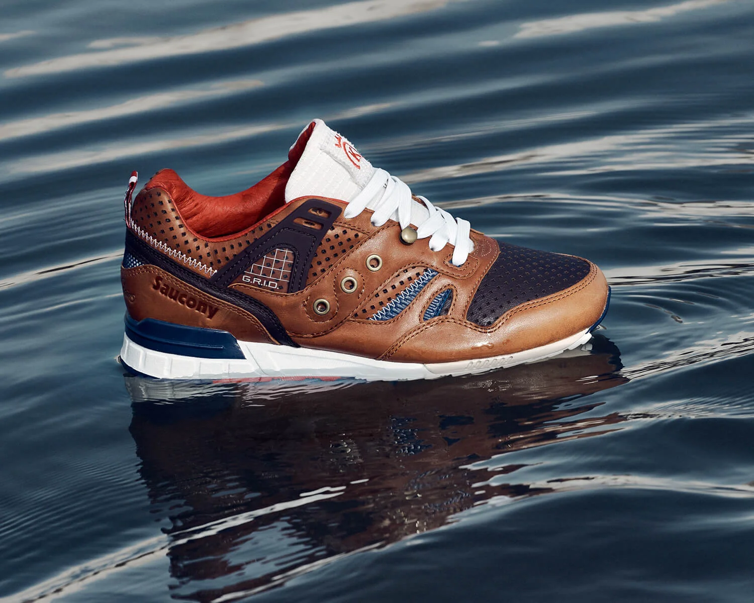 24KILATES-SAUCONY-LAVICTORIA-PRODUCTPICTURES1-2.jpg