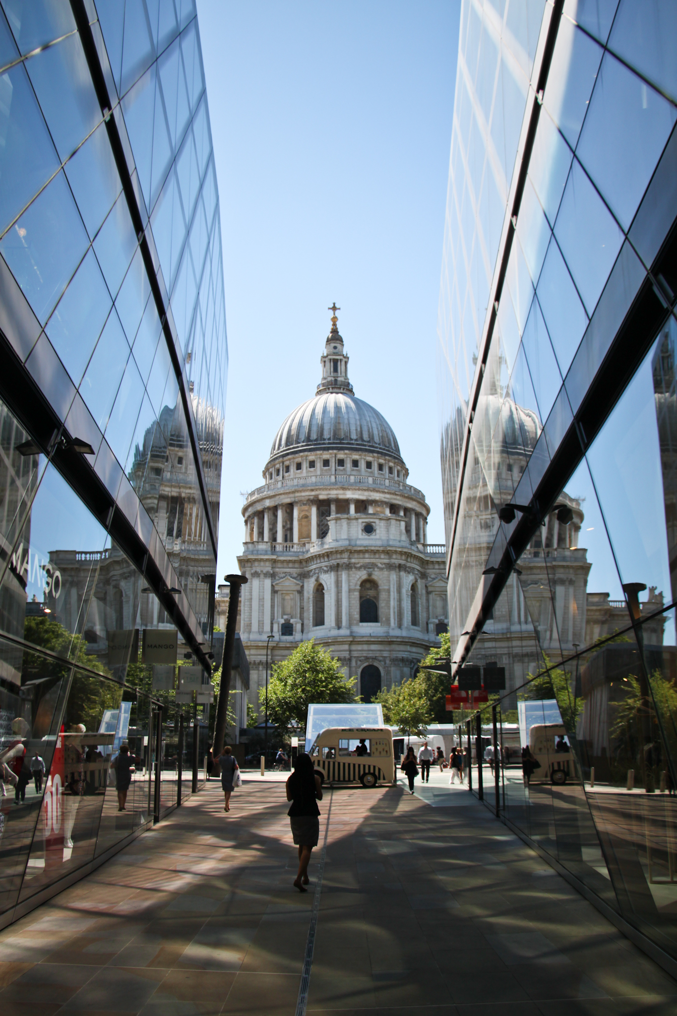  The beautiful St. Paul's Cathedral 